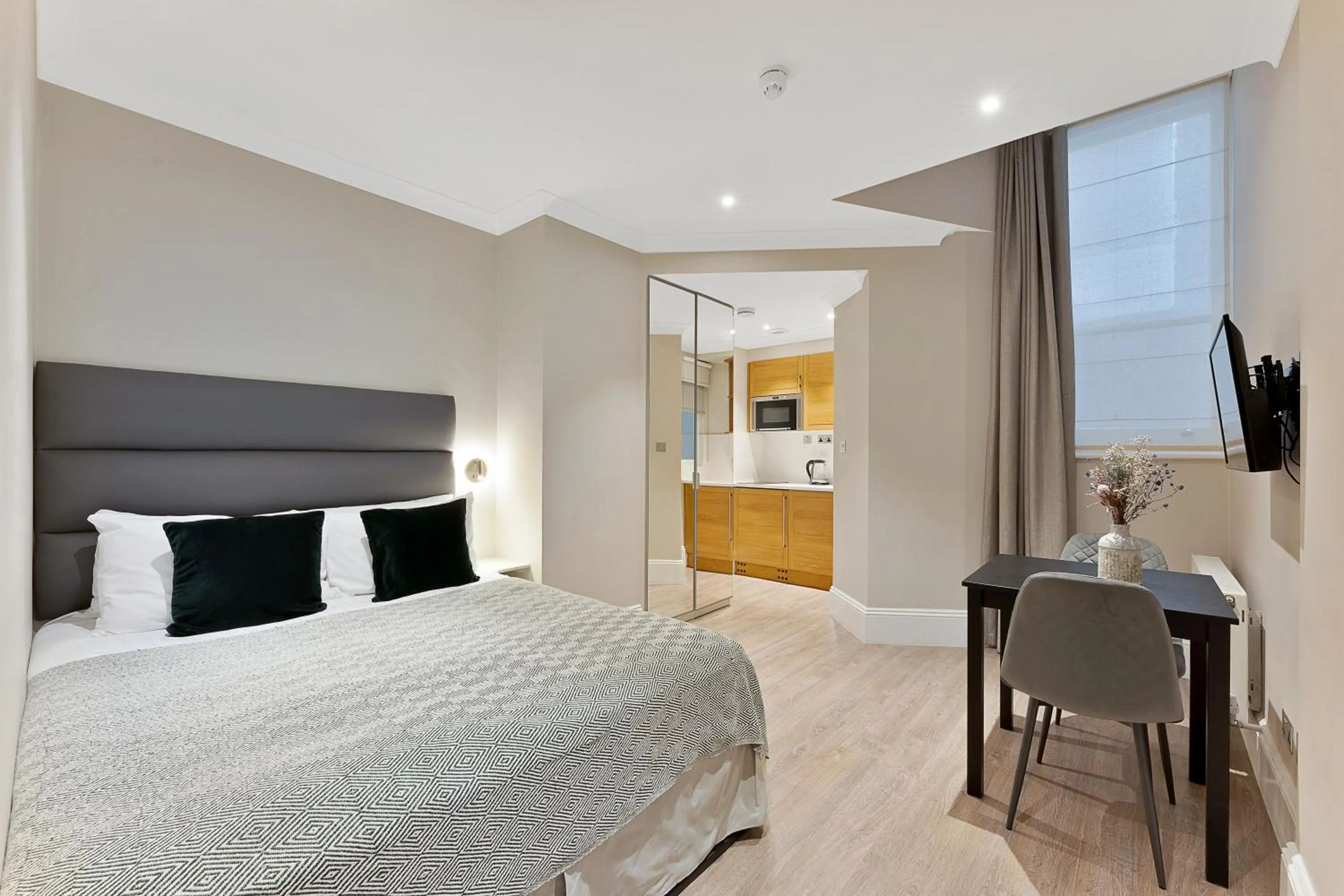 Photo of the whole room, Bed in Cleveland Residences Kensington