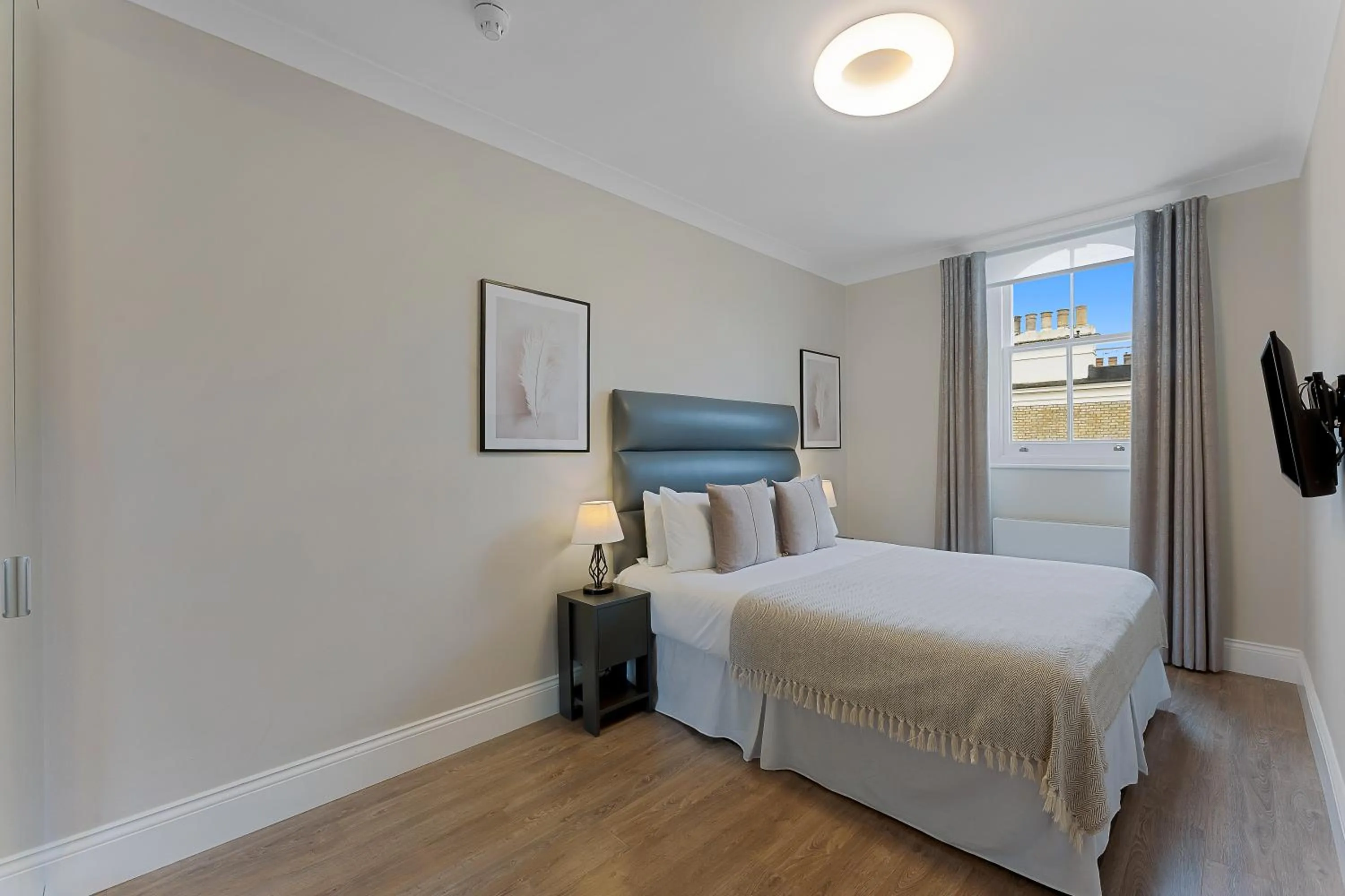 Bedroom, Bed in Cleveland Residences Kensington