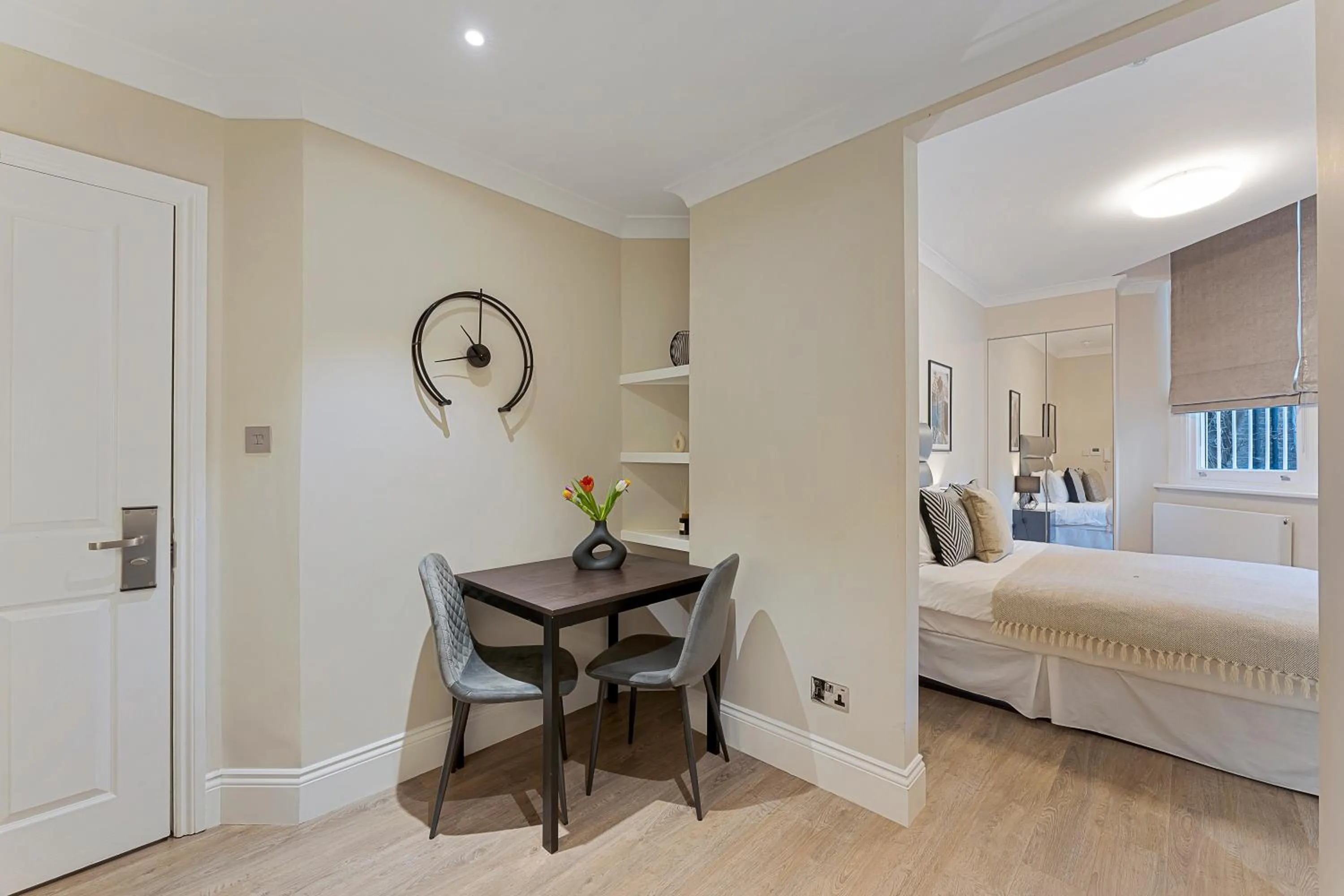 Photo of the whole room, Bed in Cleveland Residences Kensington