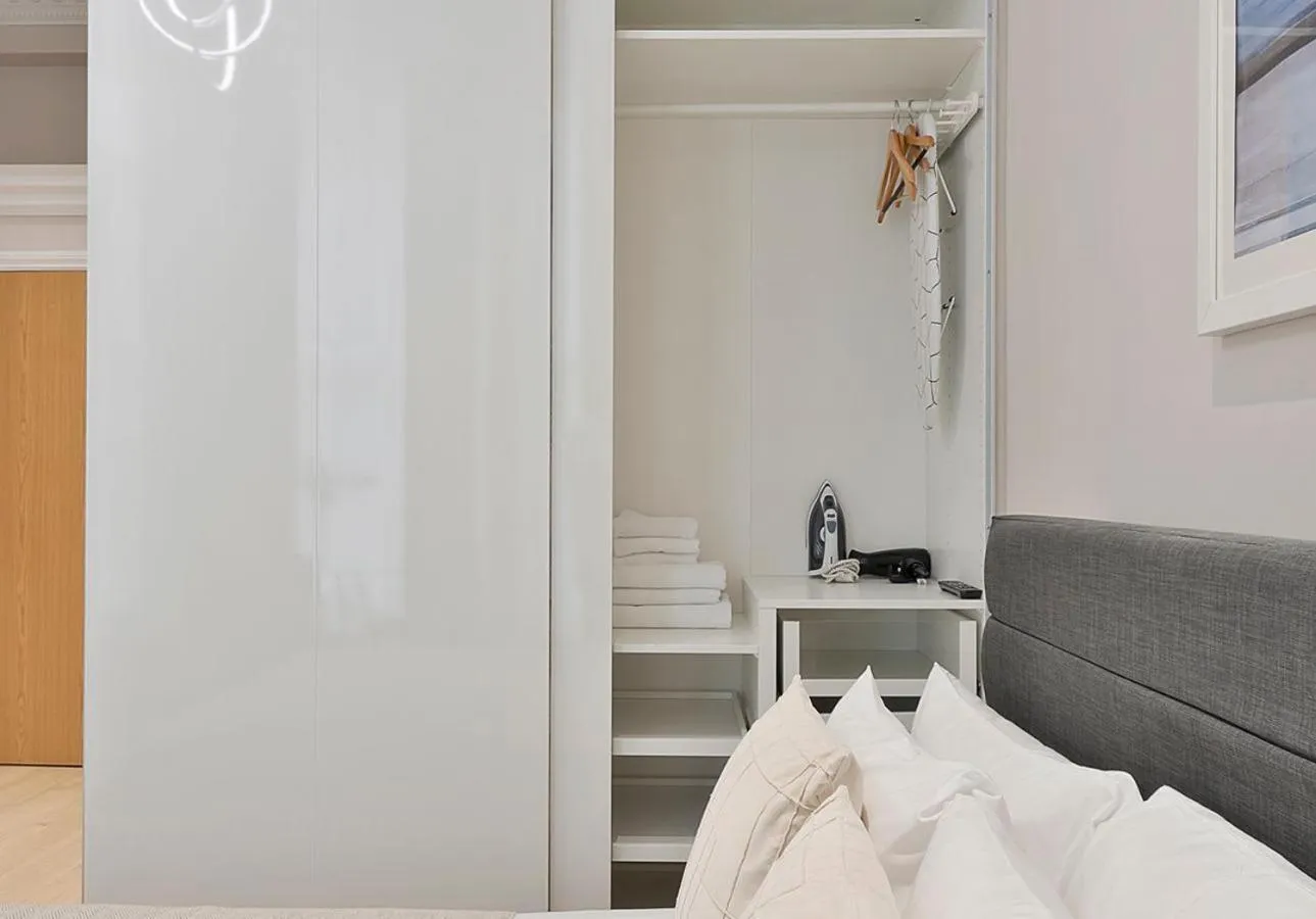 towels, Bed in Cleveland Residences Kensington