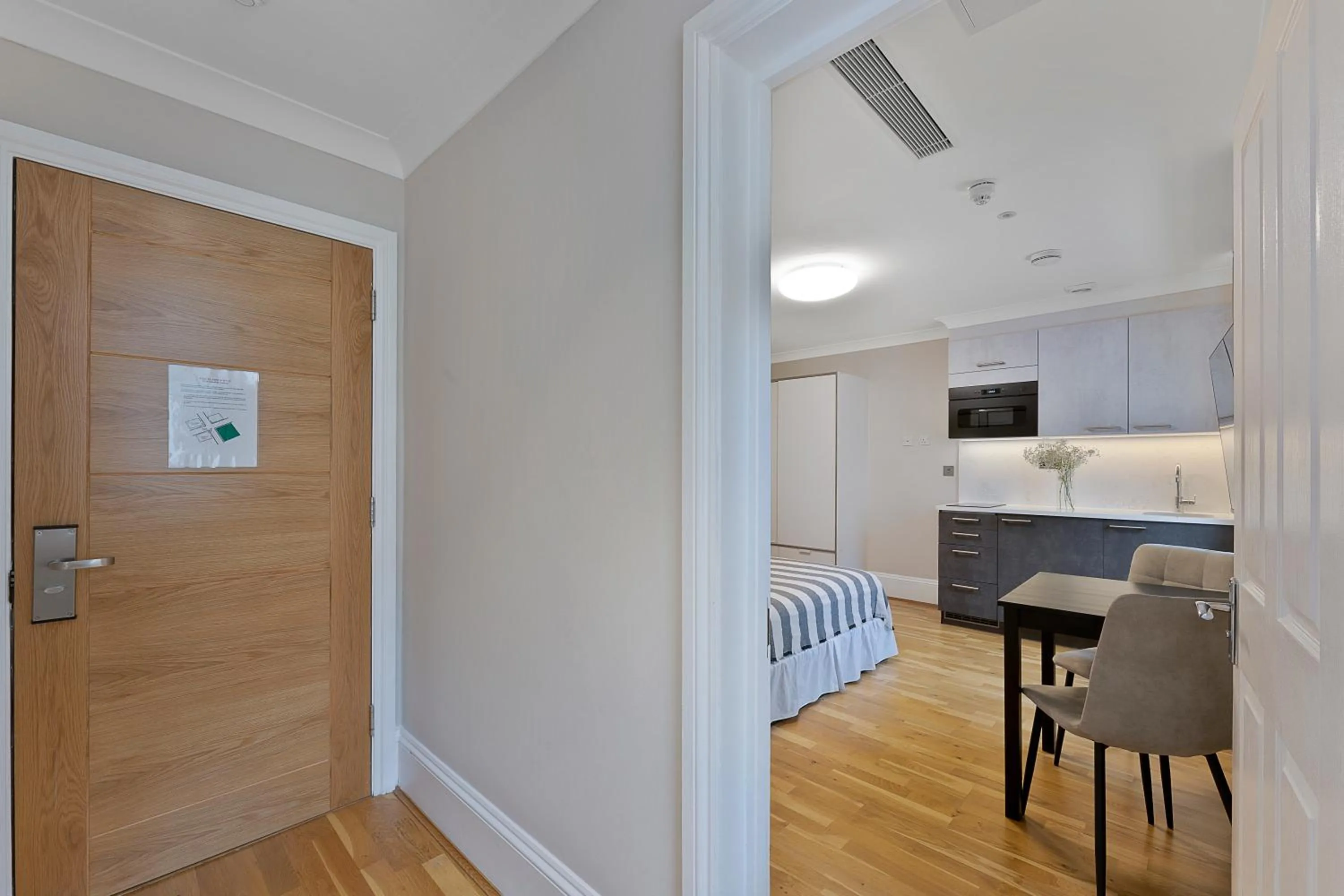 Photo of the whole room in Cleveland Residences Kensington