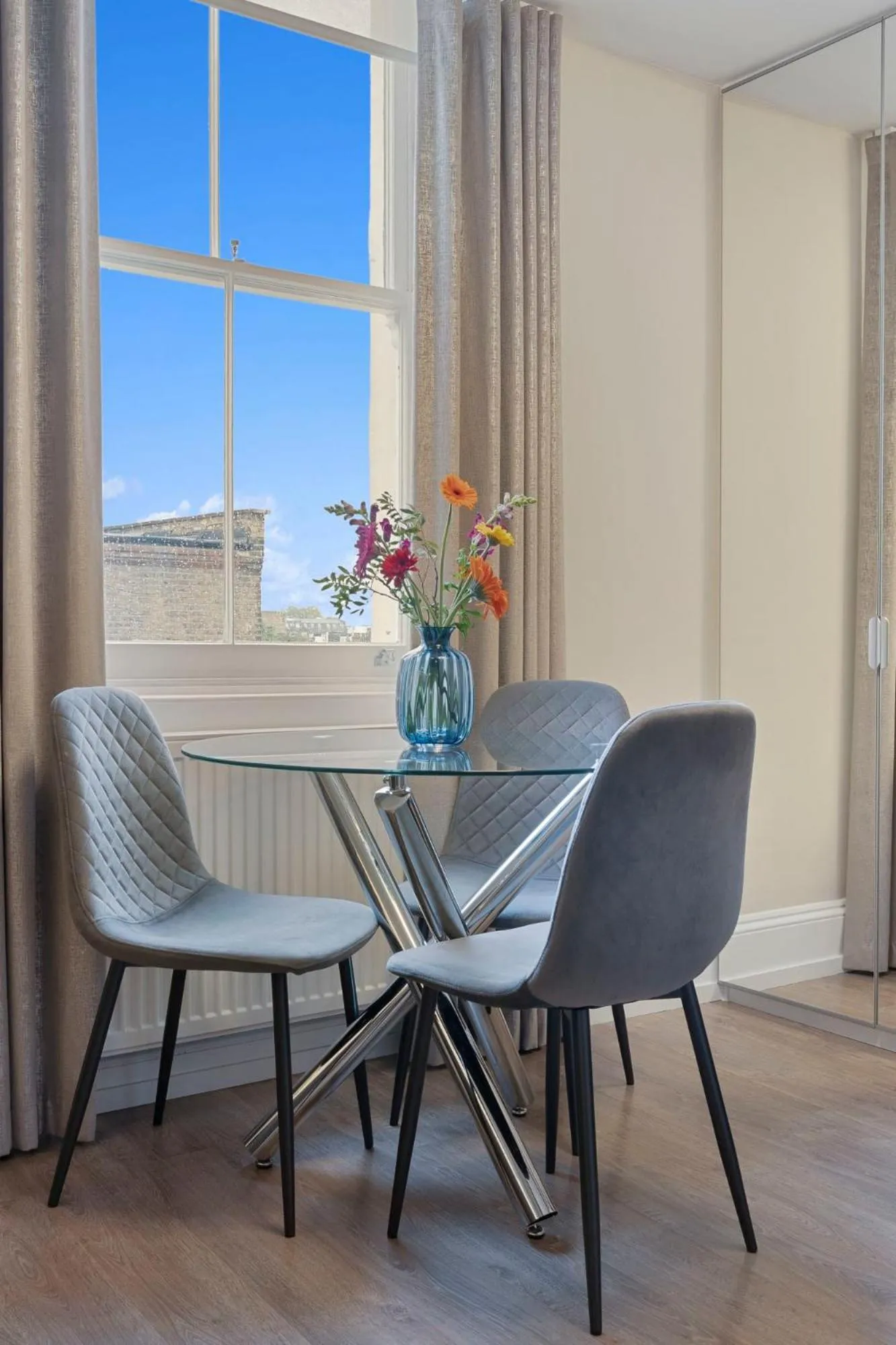 Dining area in Cleveland Residences Kensington