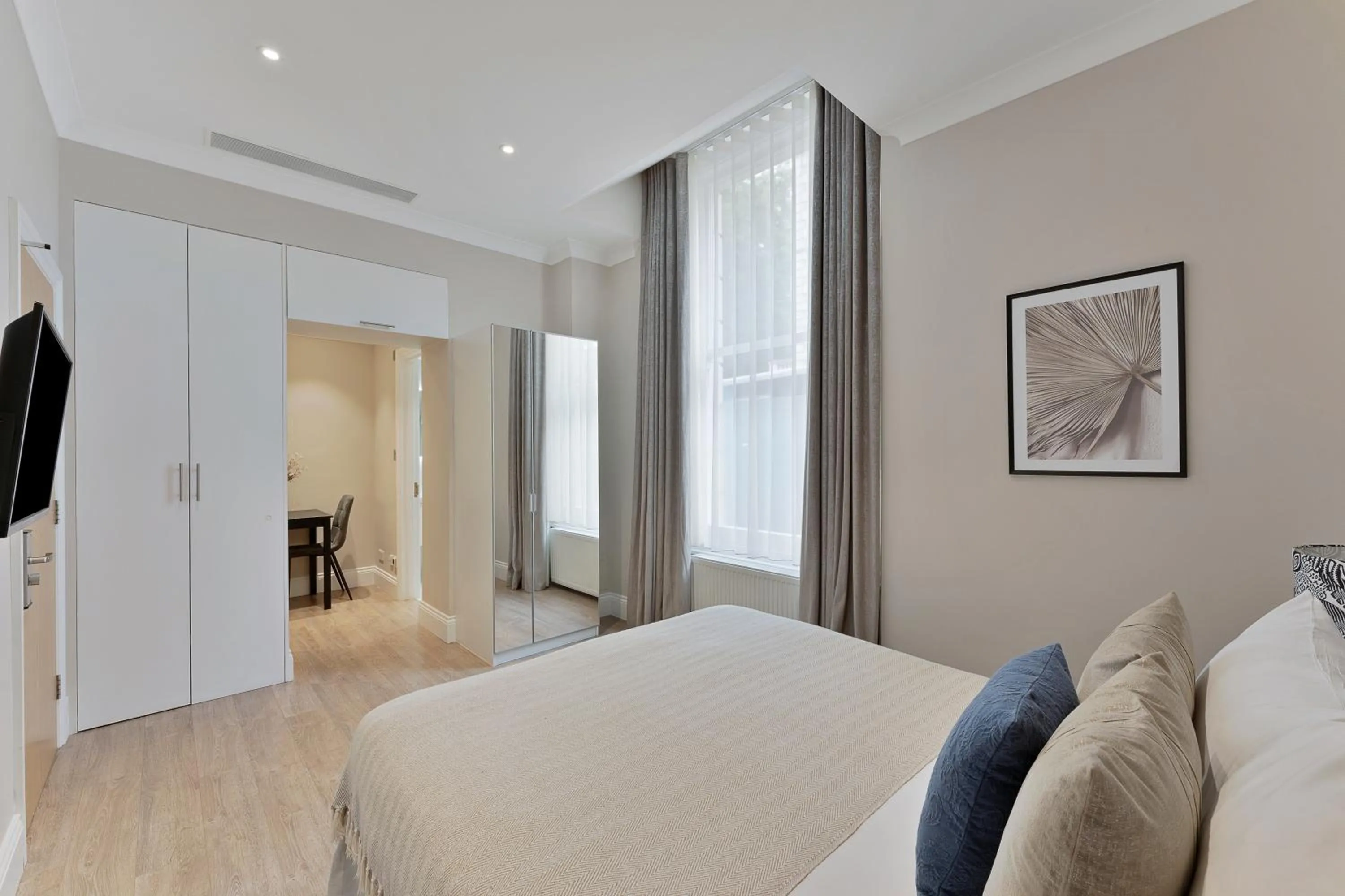 Bedroom, Bed in Cleveland Residences Kensington