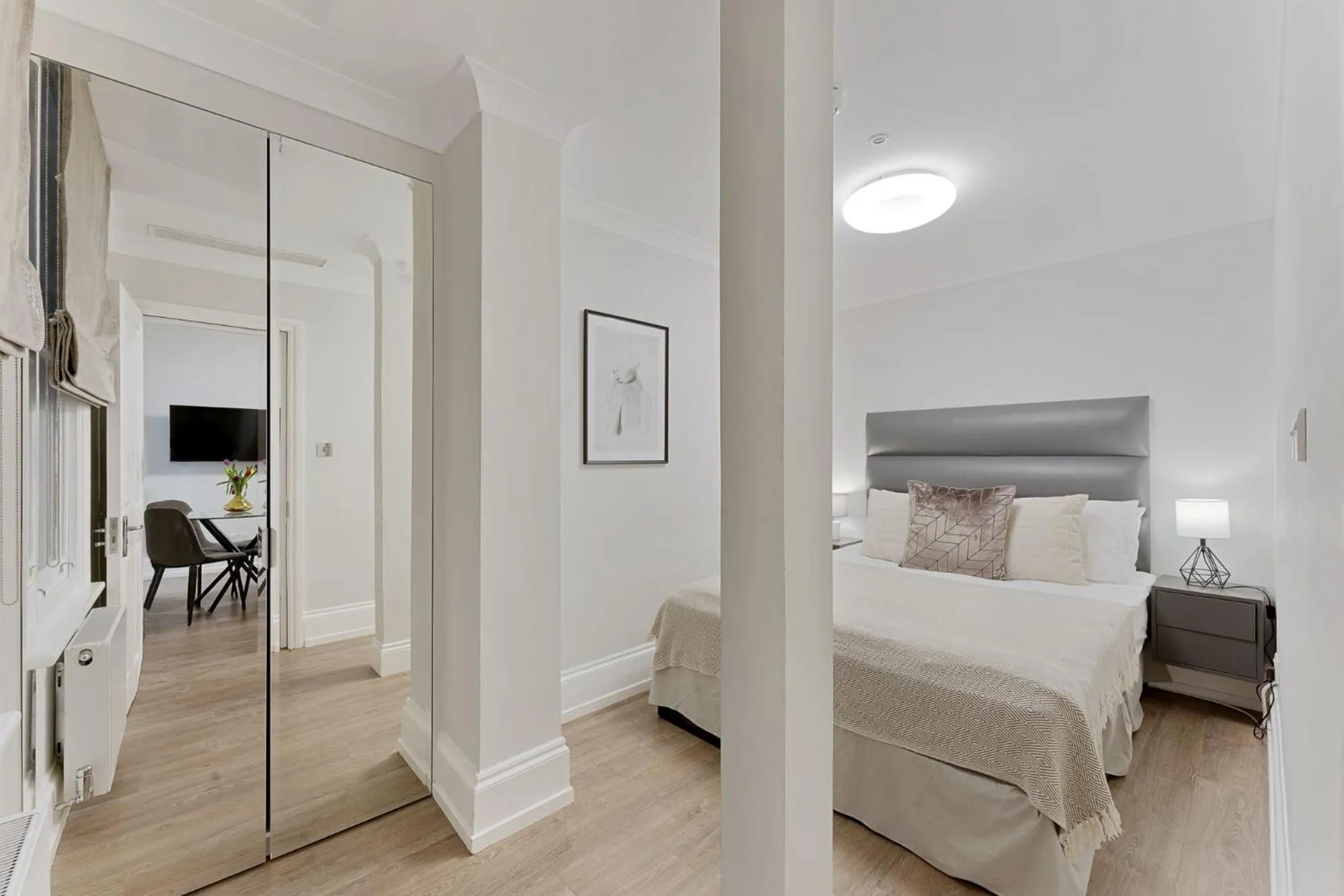Bedroom, Bed in Cleveland Residences Kensington