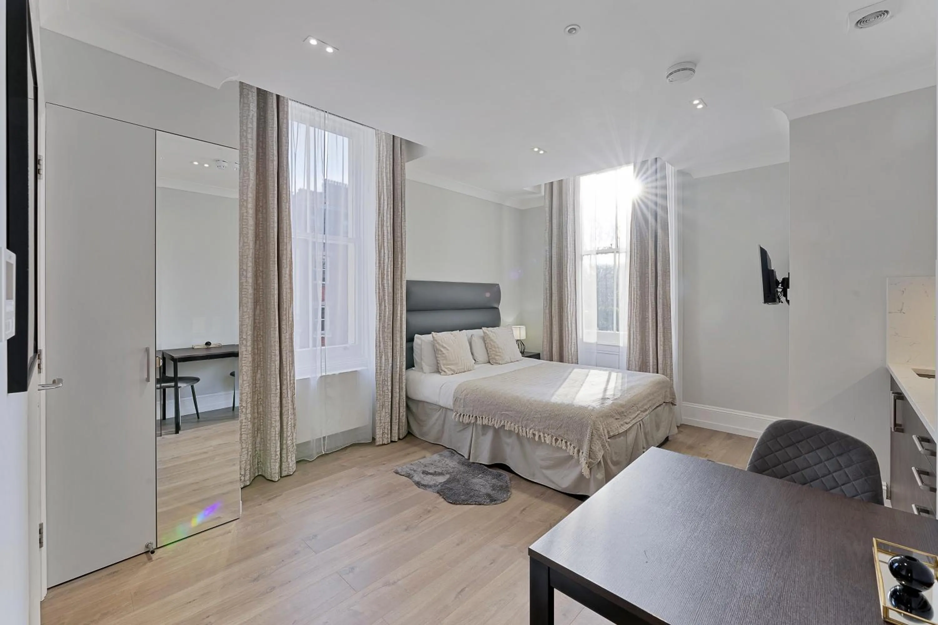 Bedroom, Bed in Cleveland Residences Kensington