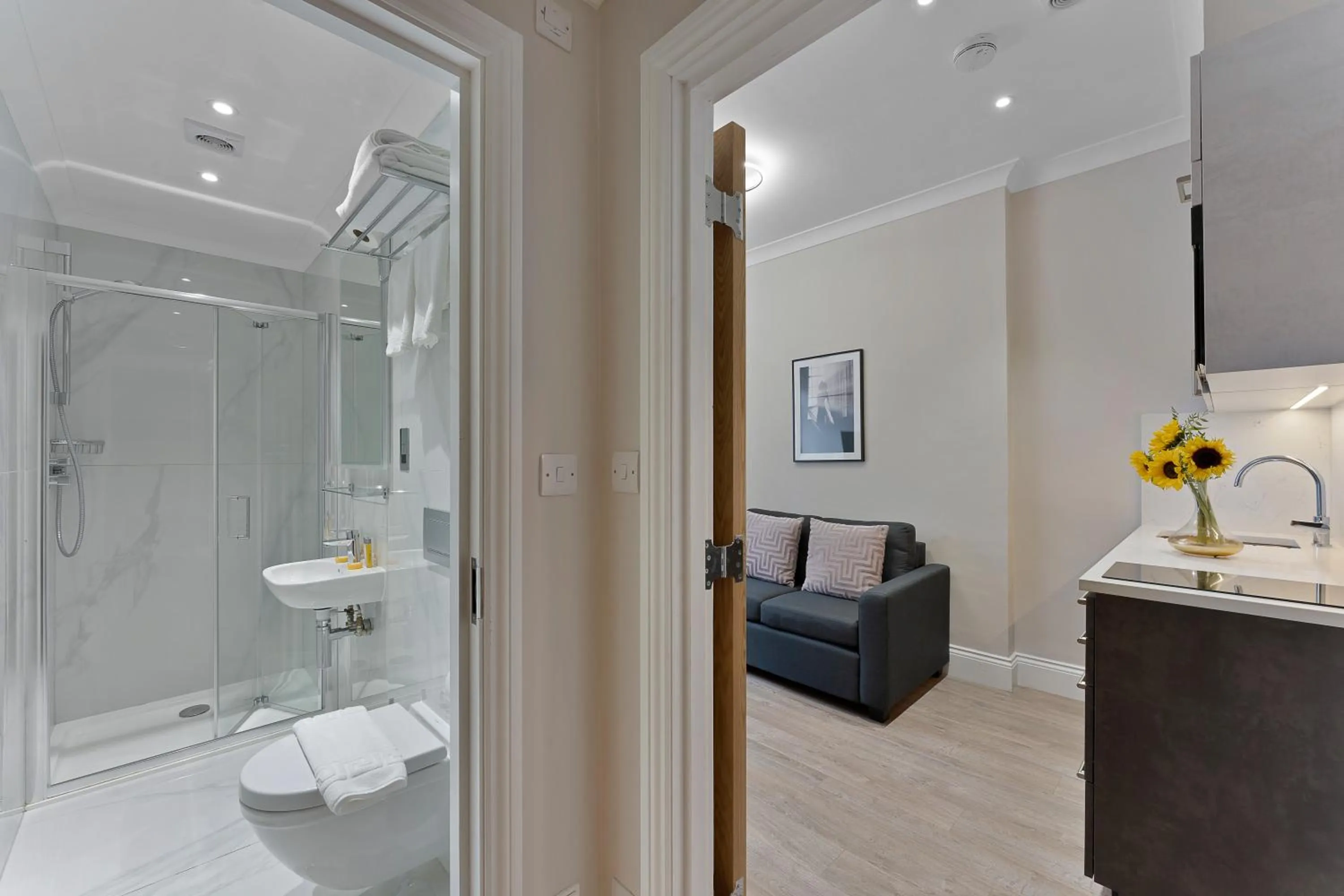 Photo of the whole room in Cleveland Residences Kensington