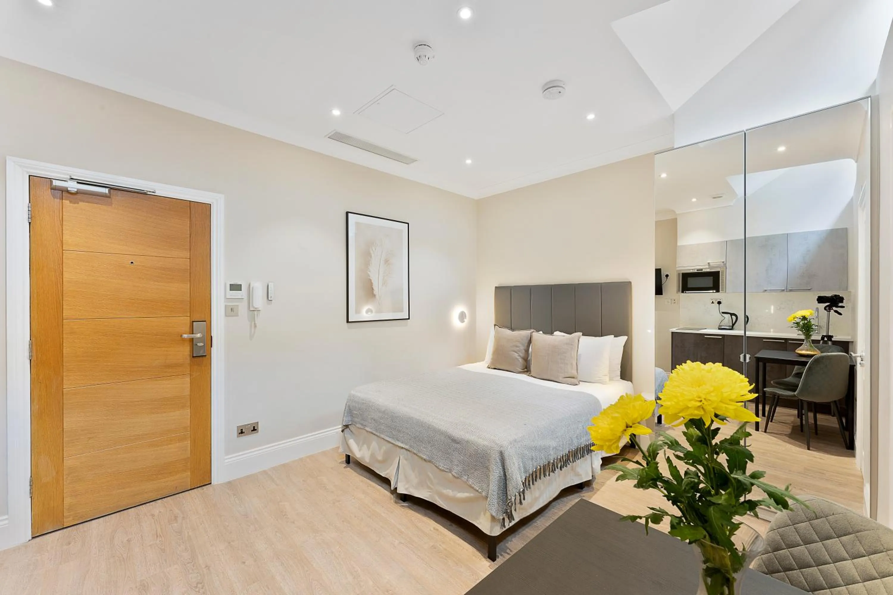 Bedroom, Bed in Cleveland Residences Kensington