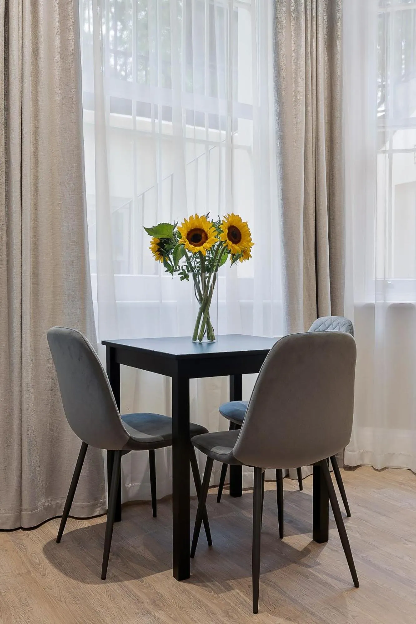 Dining area in Cleveland Residences Kensington