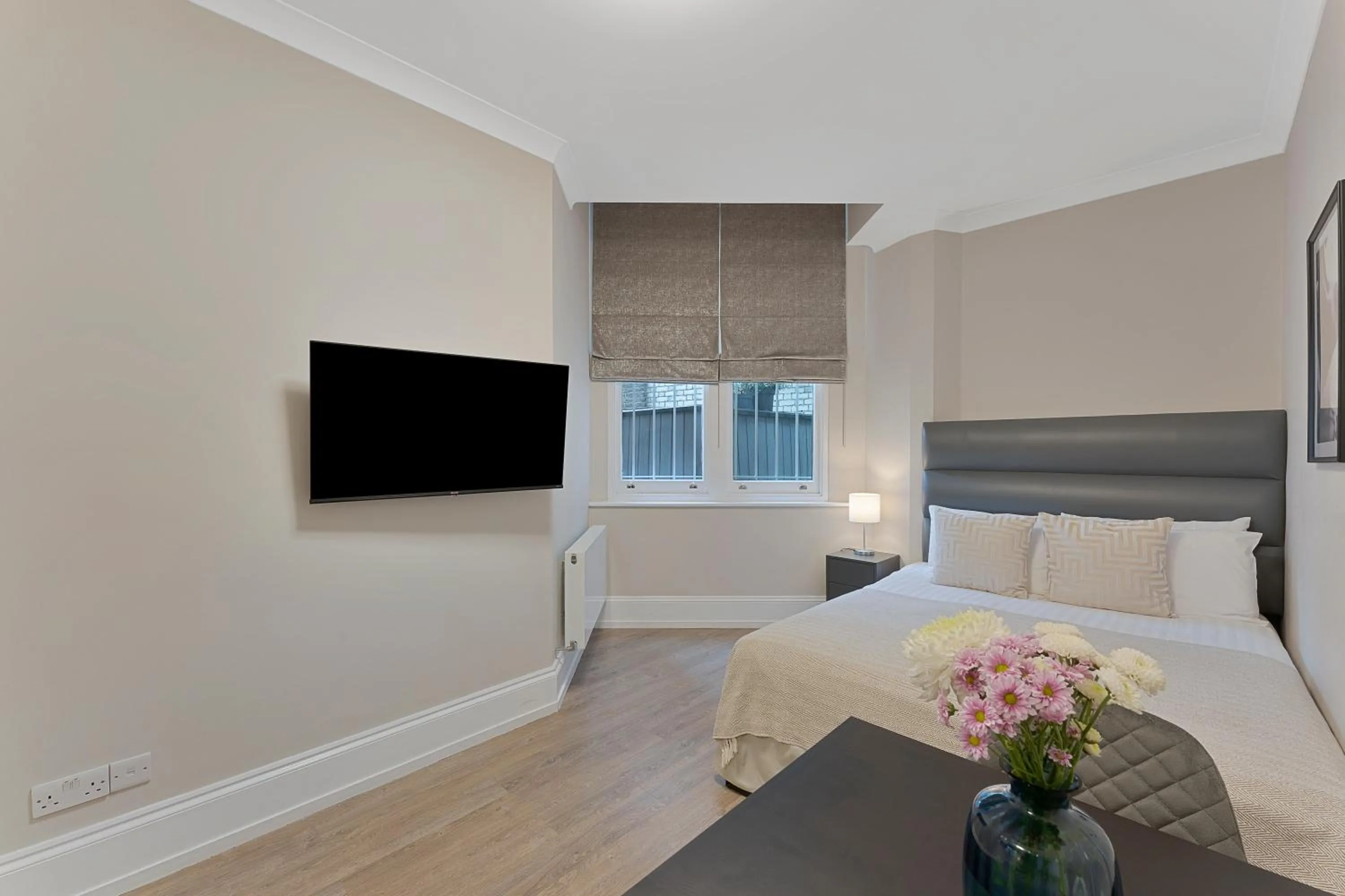 Bedroom, Bed in Cleveland Residences Kensington