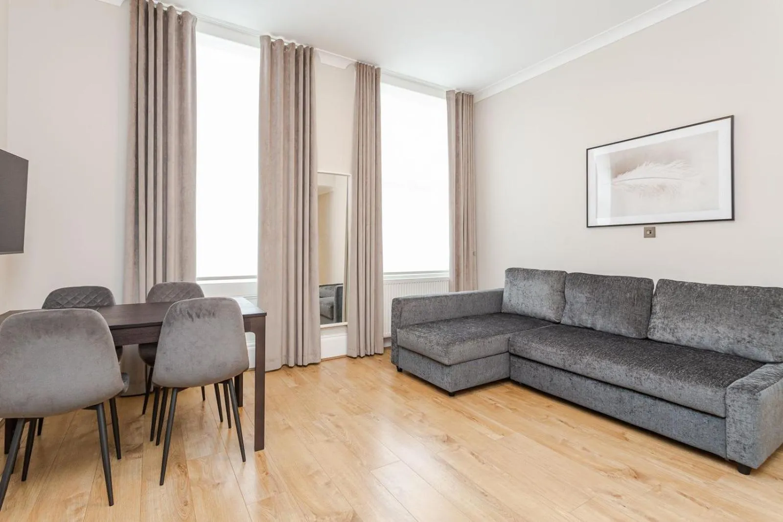 Living room in Cleveland Residences Kensington