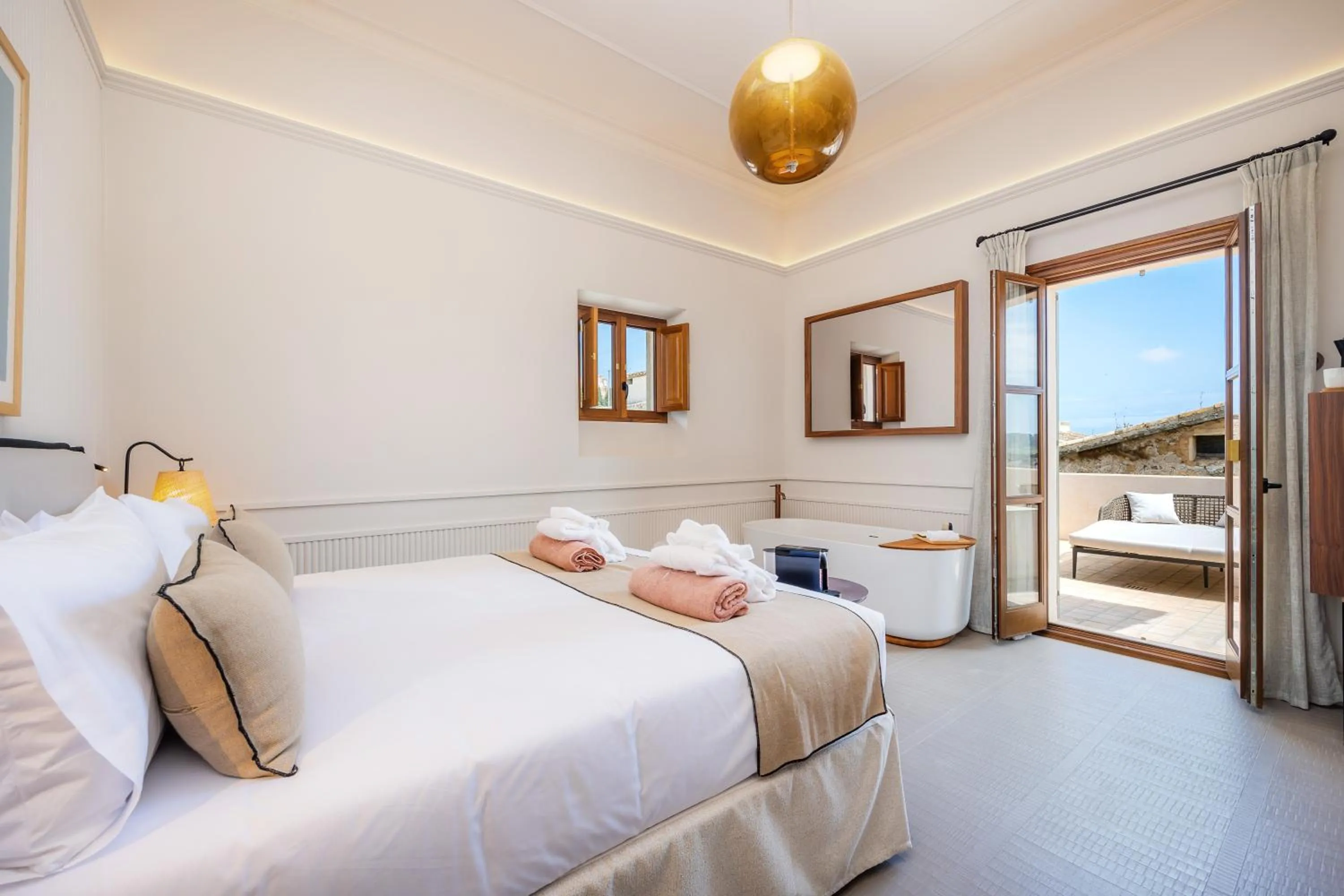 Bedroom, Bed in Juz de Yartan Art Hotel - Adults Only