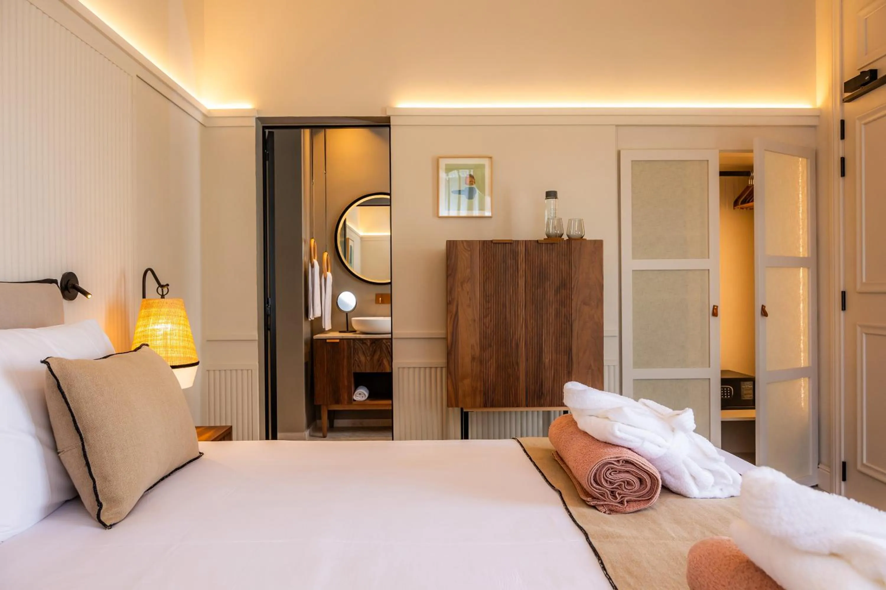 Bedroom, Bed in Juz de Yartan Art Hotel - Adults Only