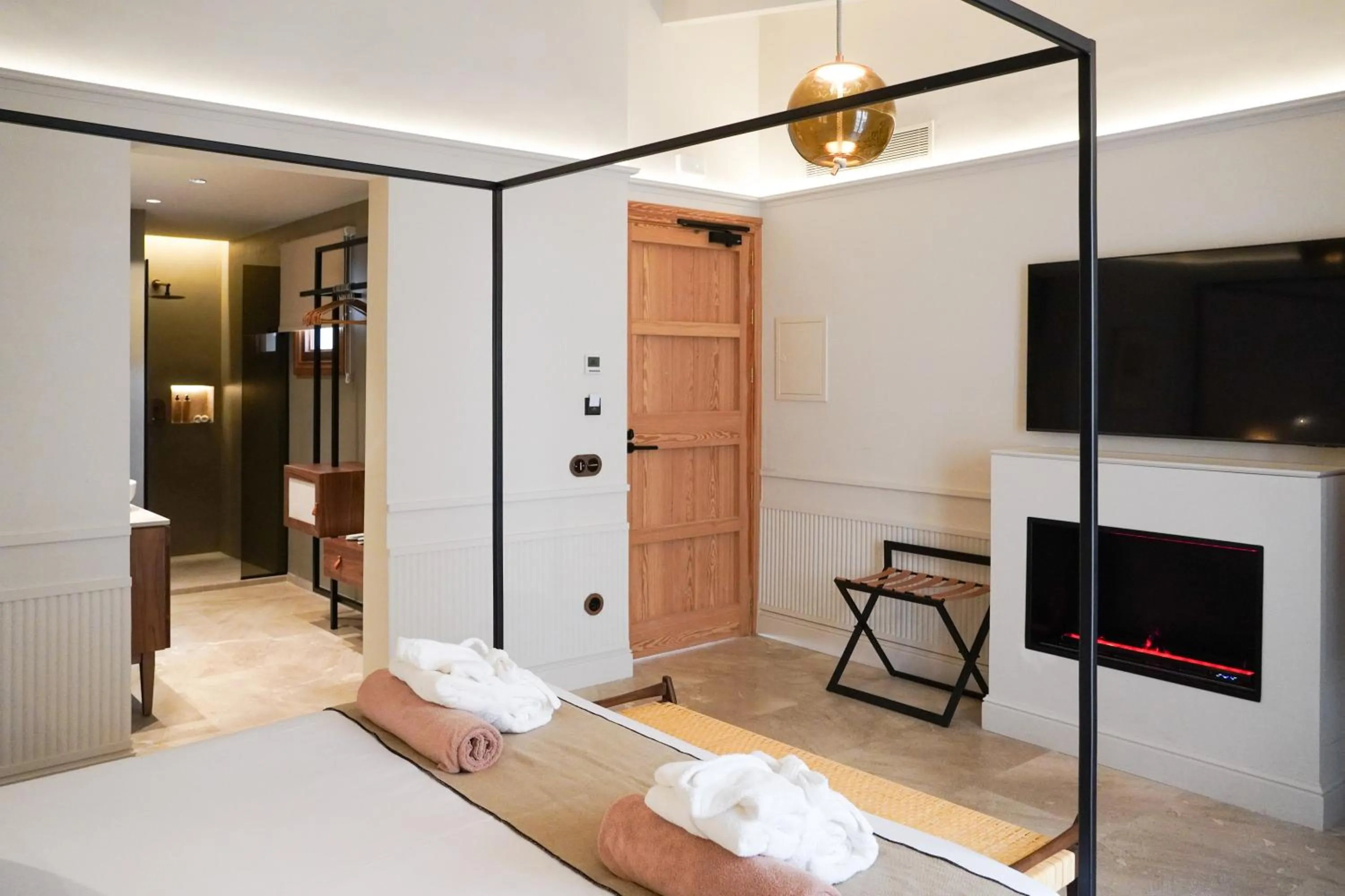 Bedroom, Bed in Juz de Yartan Art Hotel - Adults Only