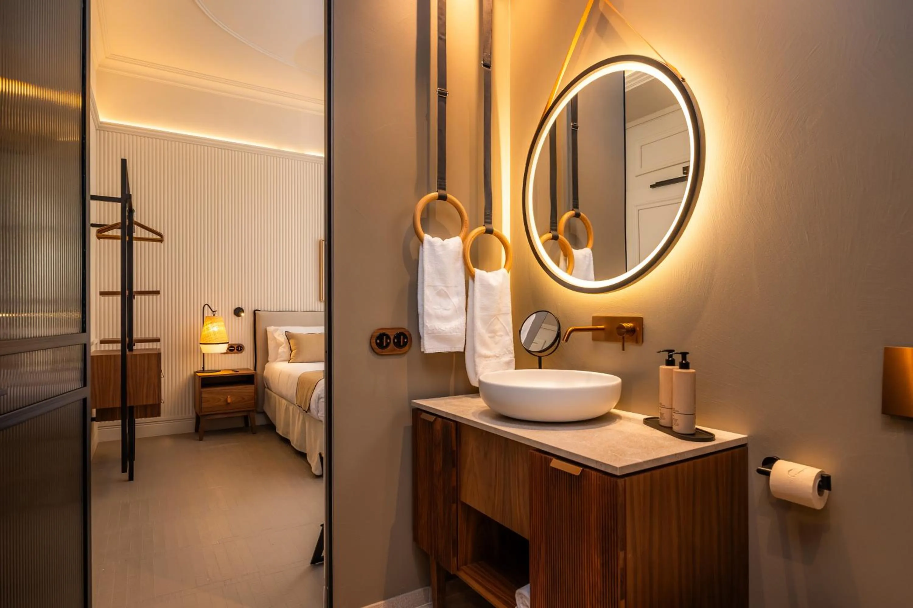 Bathroom, Bed in Juz de Yartan Art Hotel - Adults Only