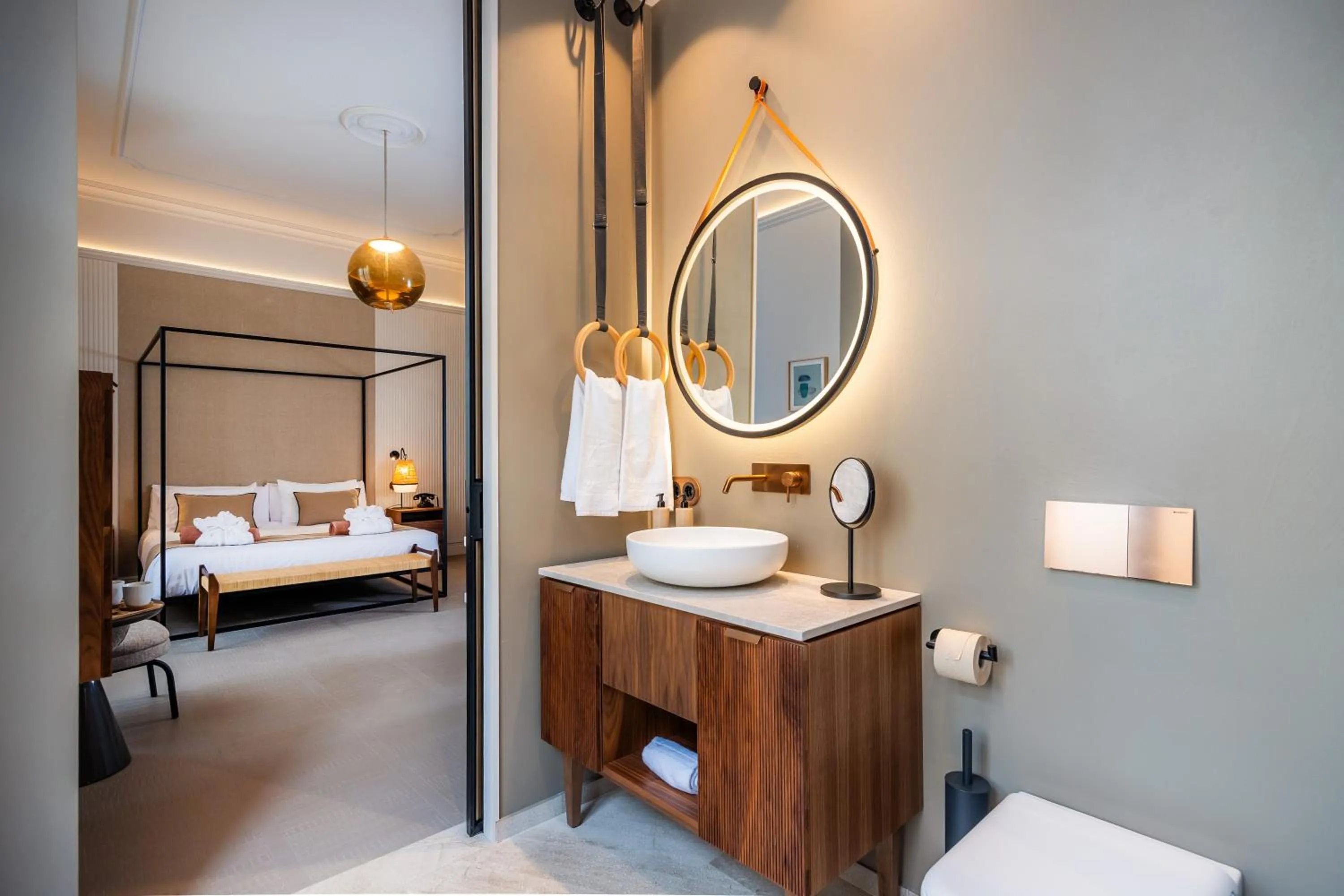 Bathroom, Bed in Juz de Yartan Art Hotel - Adults Only