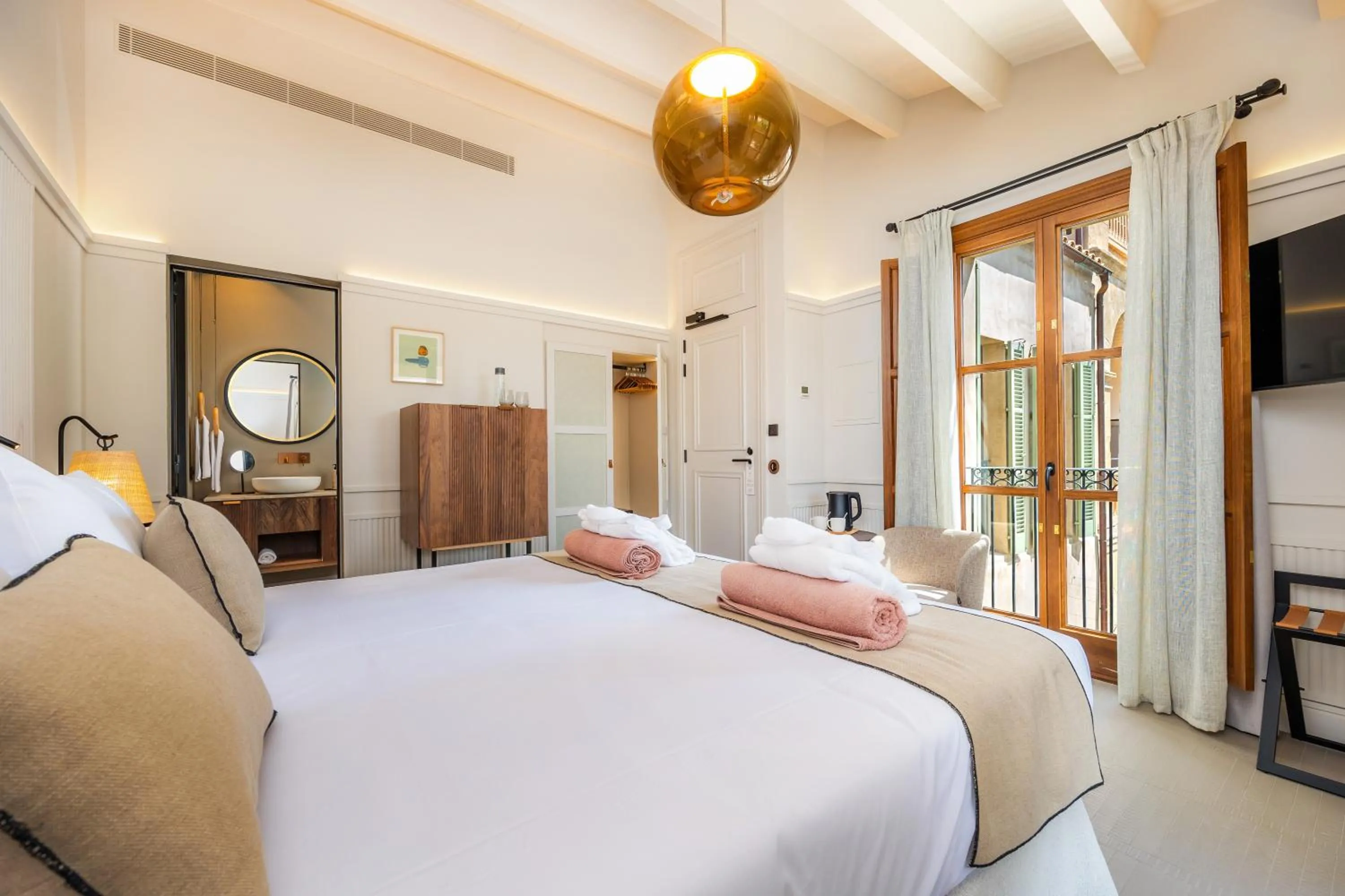 Bedroom, Bed in Juz de Yartan Art Hotel - Adults Only