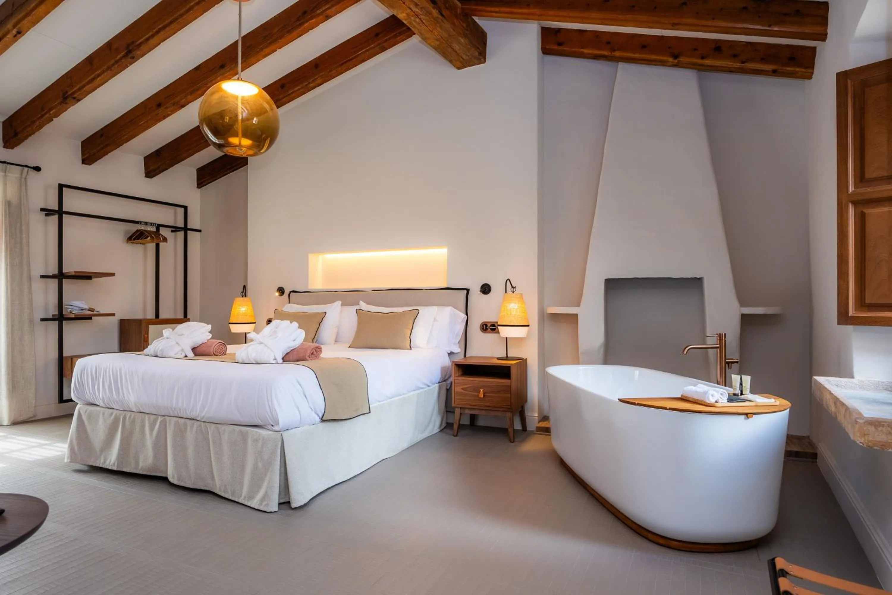 Bedroom, Bed in Juz de Yartan Art Hotel - Adults Only