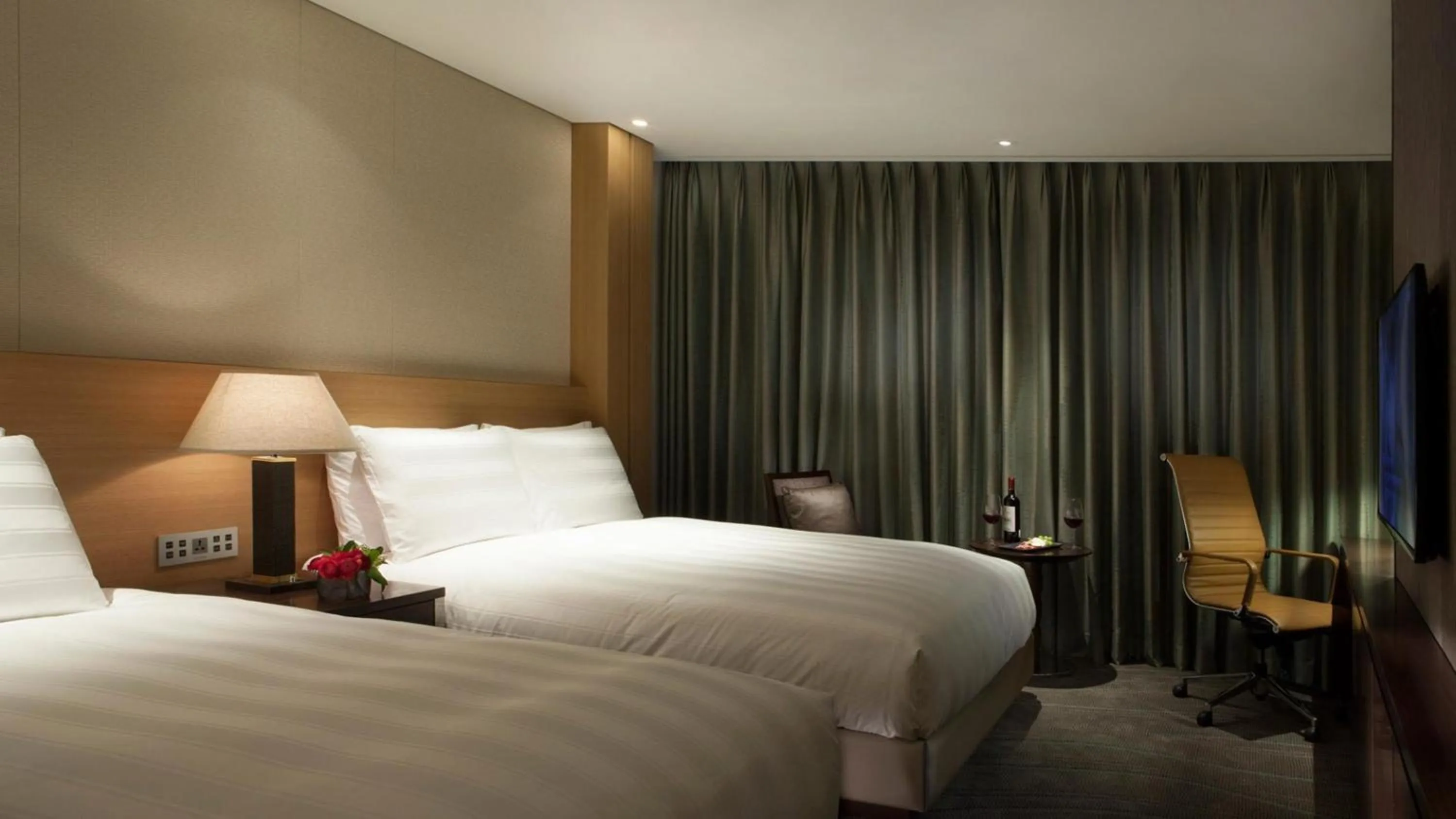 Bed in LOTTE CITY HOTEL Jeju Airport