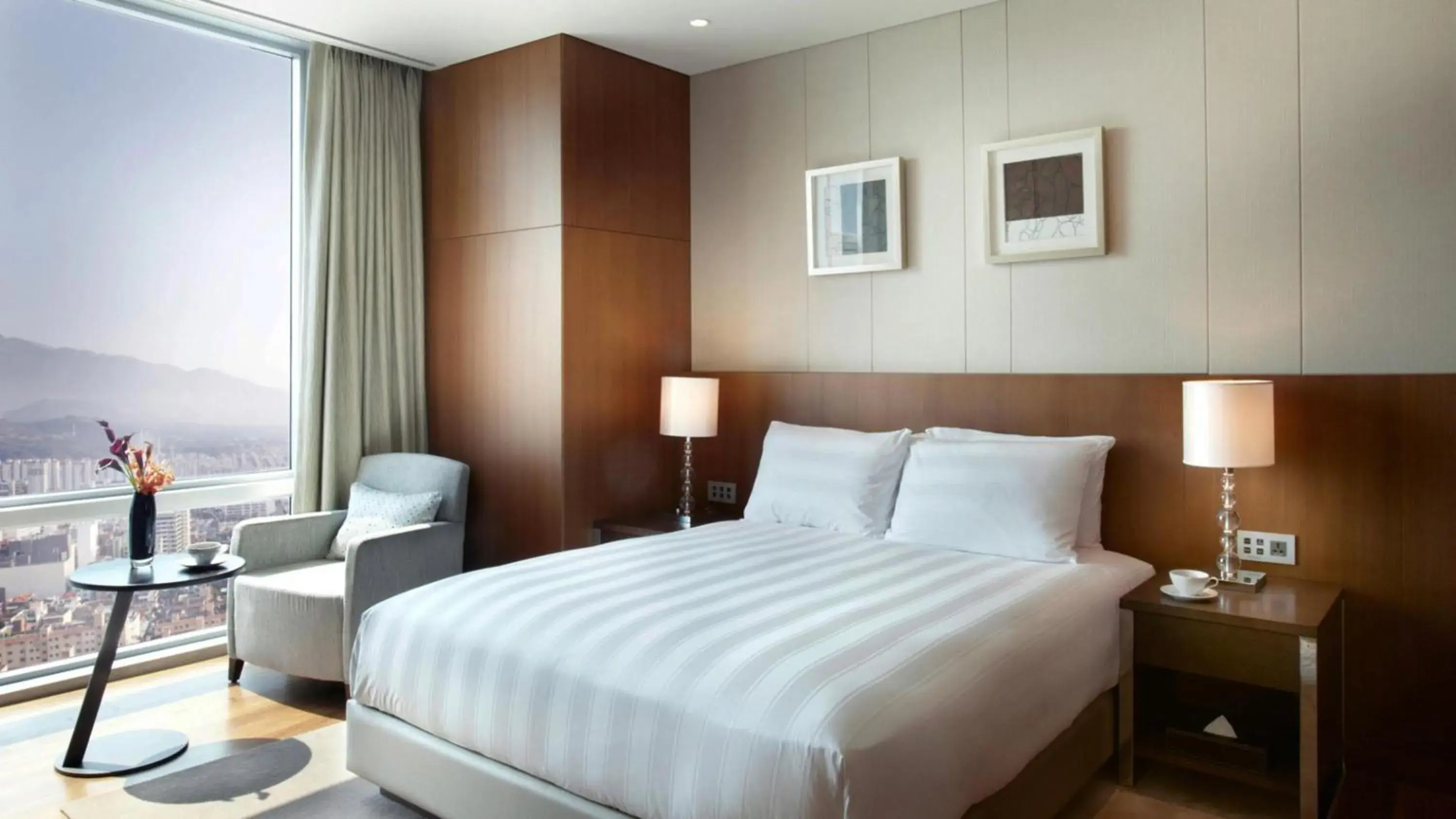 Superior Suite Double with Mountain View in LOTTE CITY HOTEL Jeju Airport Superior Suite Double with Mountain View in LOTTE CITY HOTEL Jeju Airport