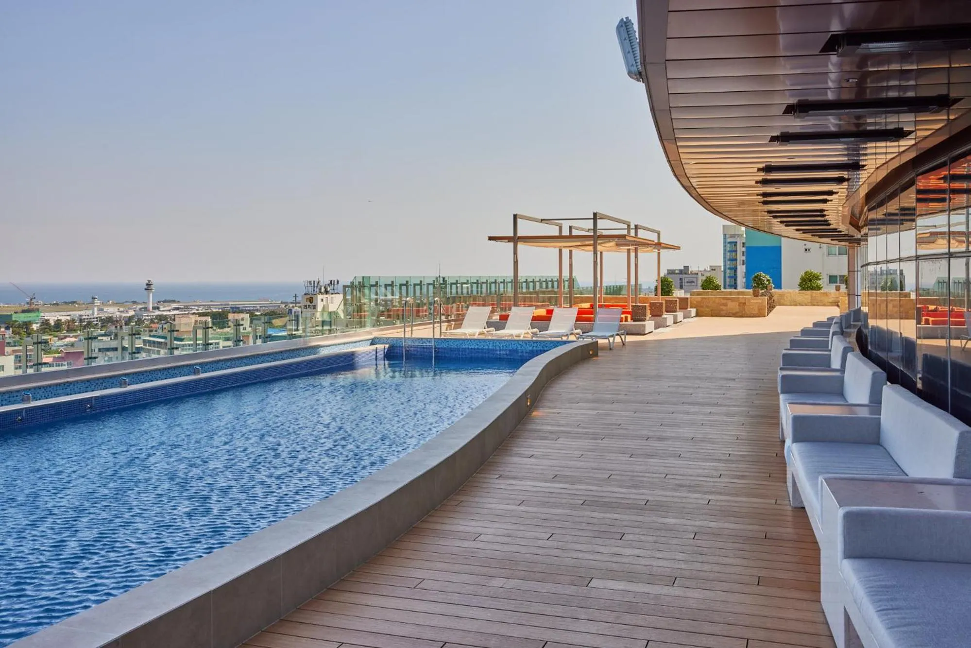 Swimming pool in LOTTE CITY HOTEL Jeju Airport