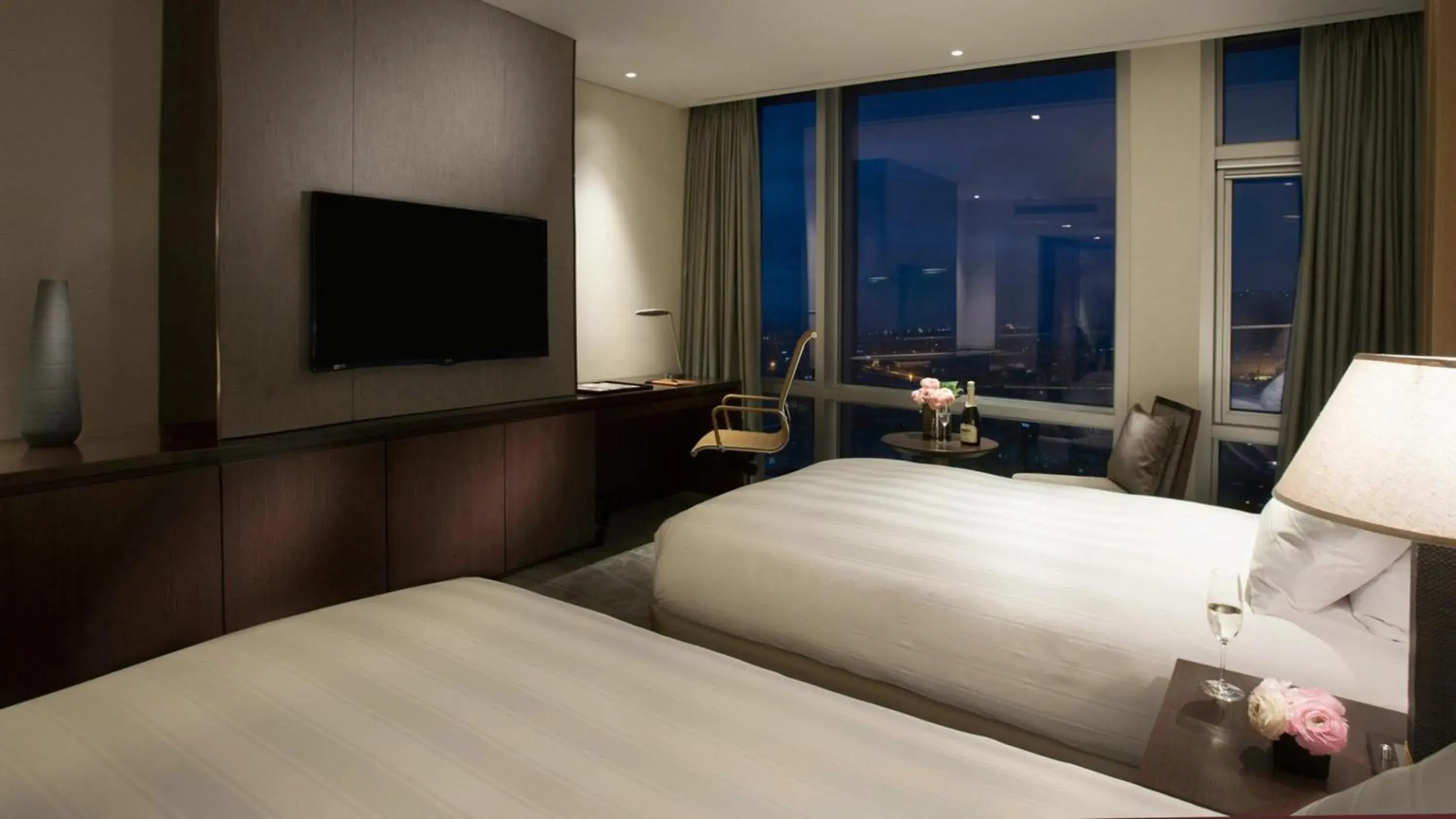 Standard Twin Room in LOTTE CITY HOTEL Jeju Airport Standard Twin Room in LOTTE CITY HOTEL Jeju Airport