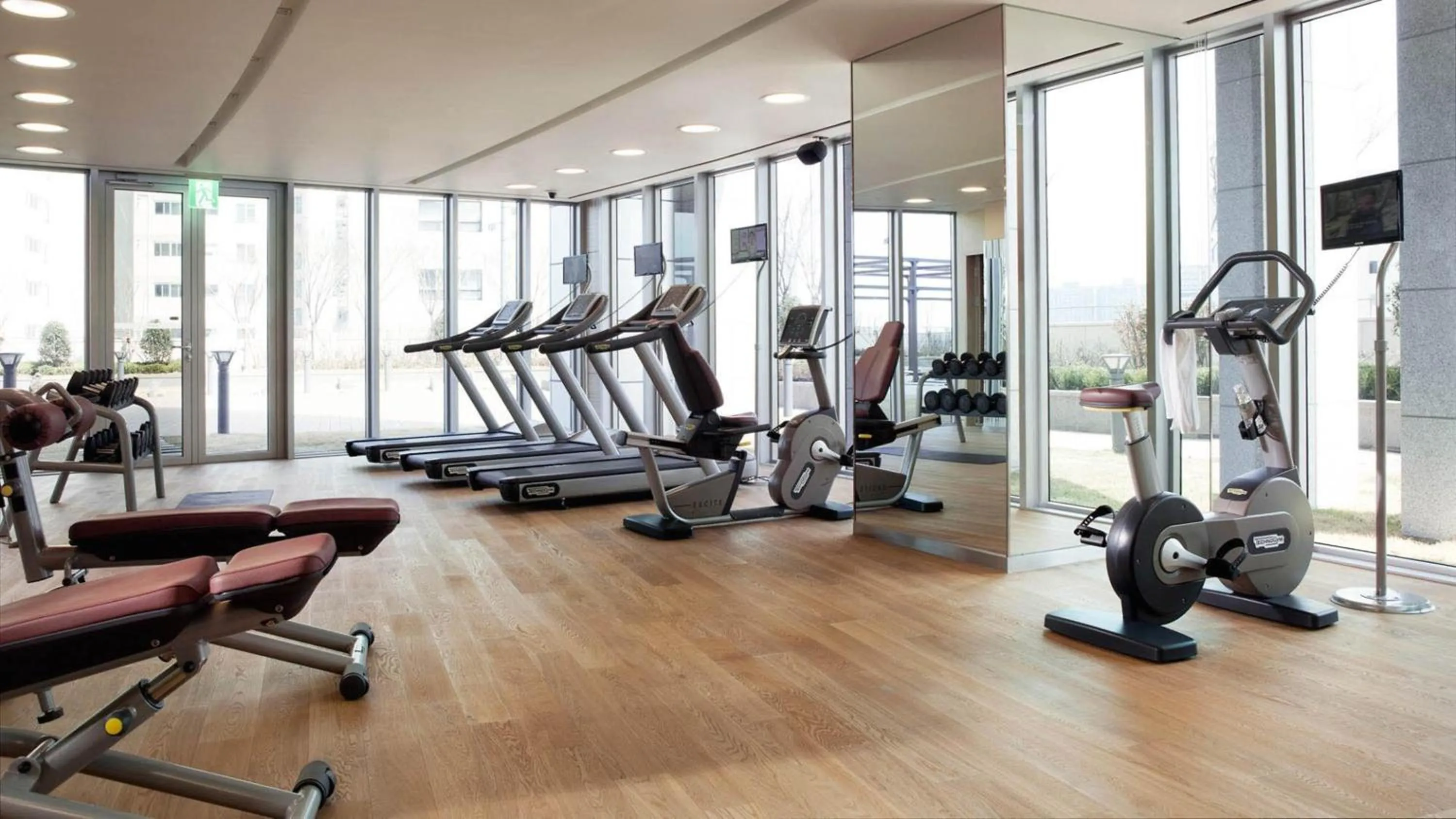 Fitness centre/facilities in LOTTE CITY HOTEL Jeju Airport