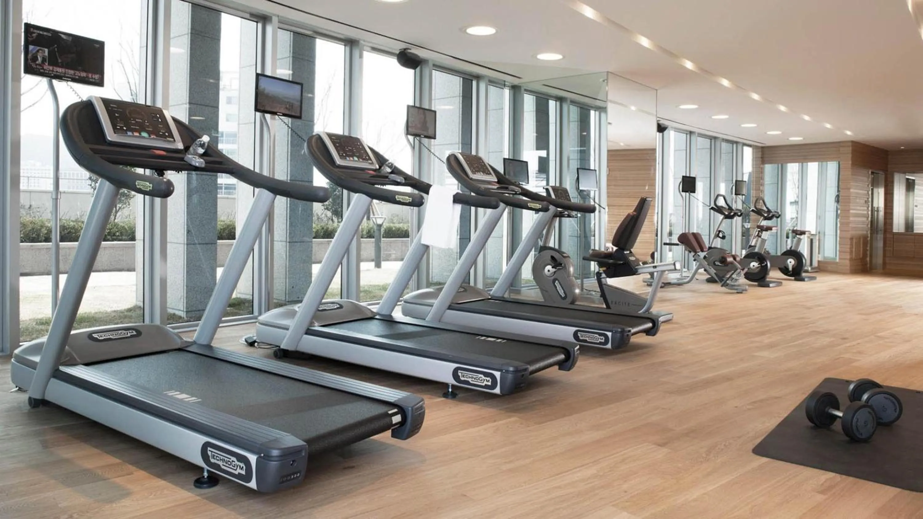 Fitness centre/facilities in LOTTE CITY HOTEL Jeju Airport
