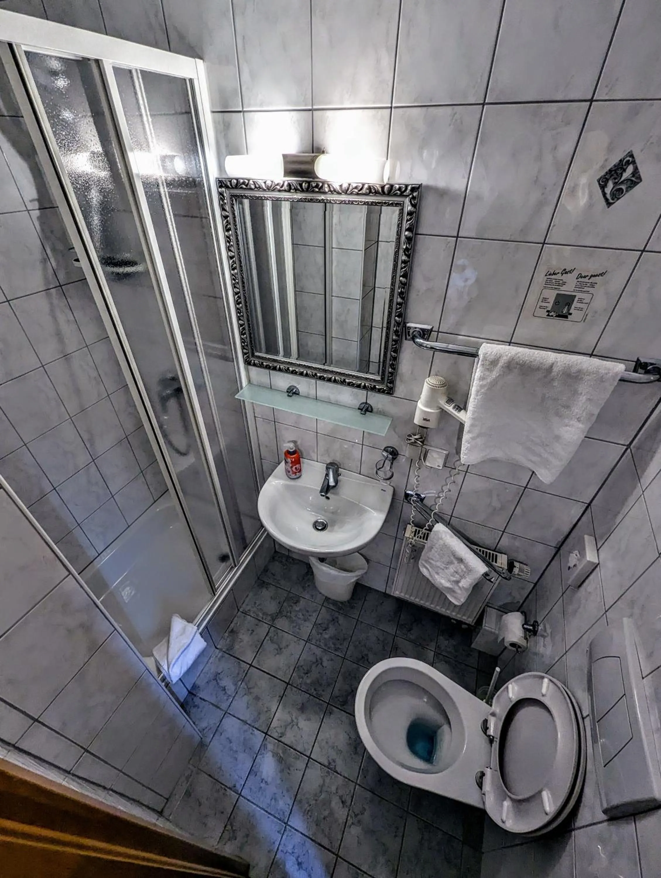 Shower in Hotel am Rathaus