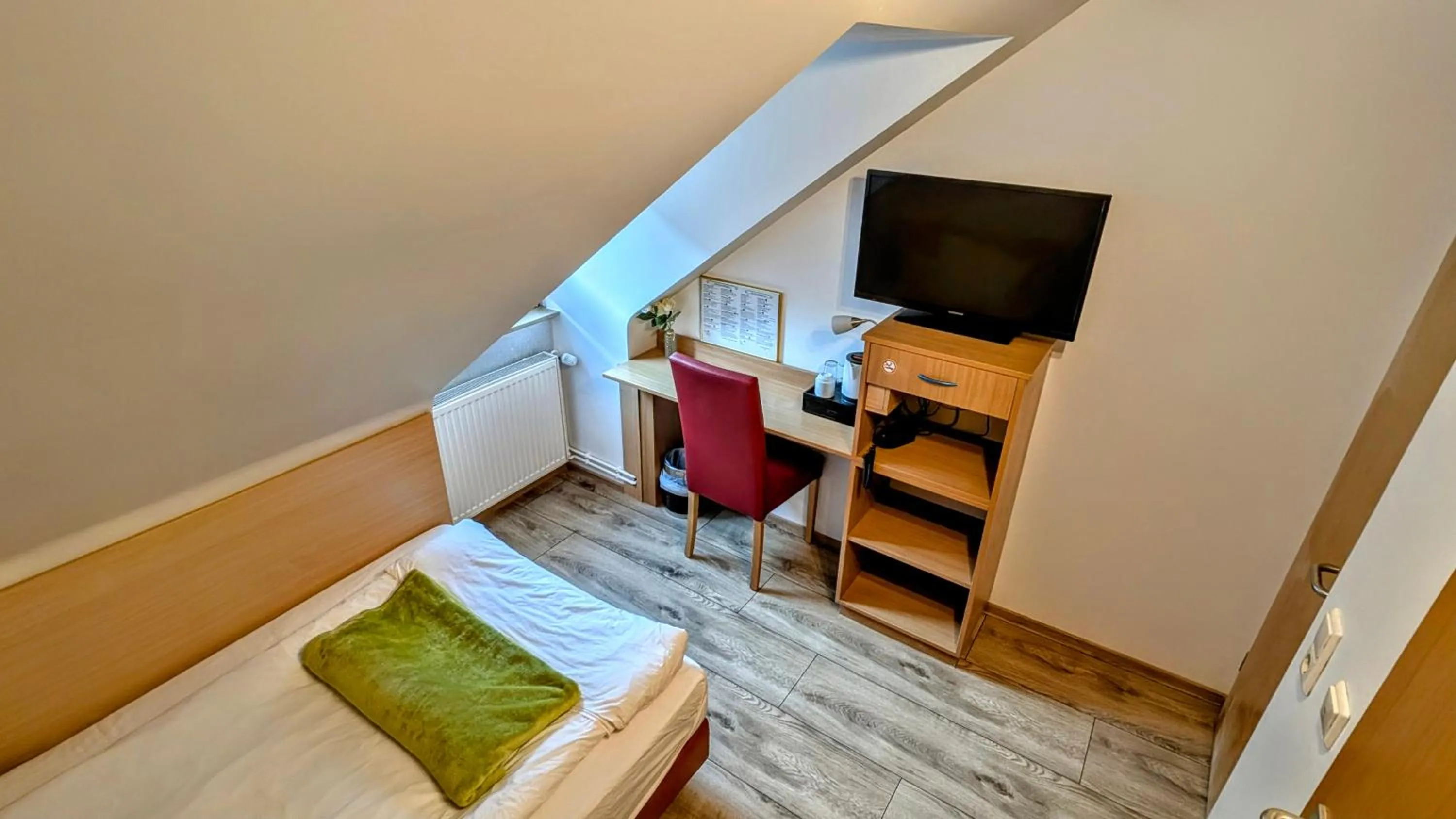 Photo of the whole room, Bed in Hotel am Rathaus