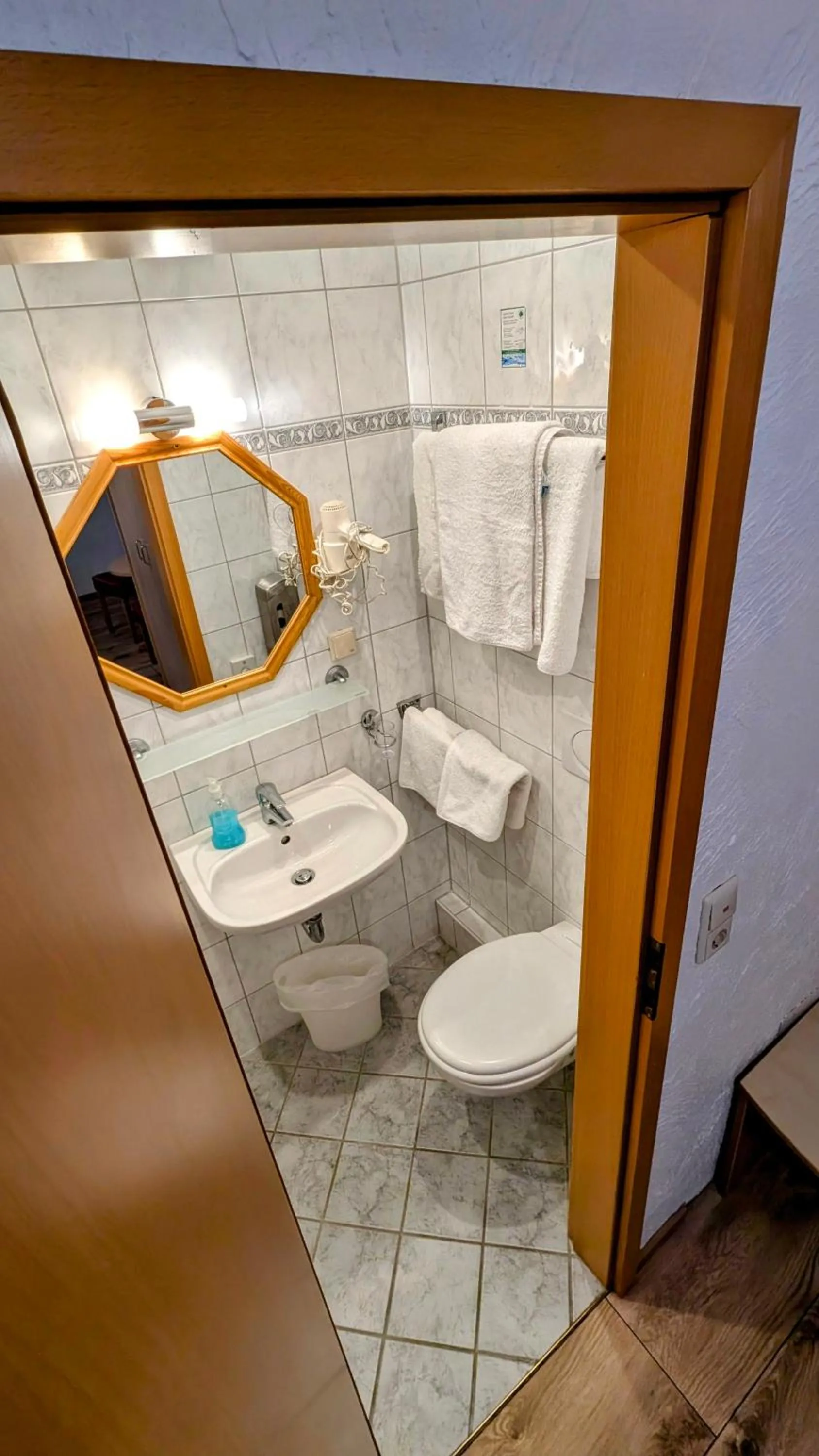 Bathroom in Hotel am Rathaus