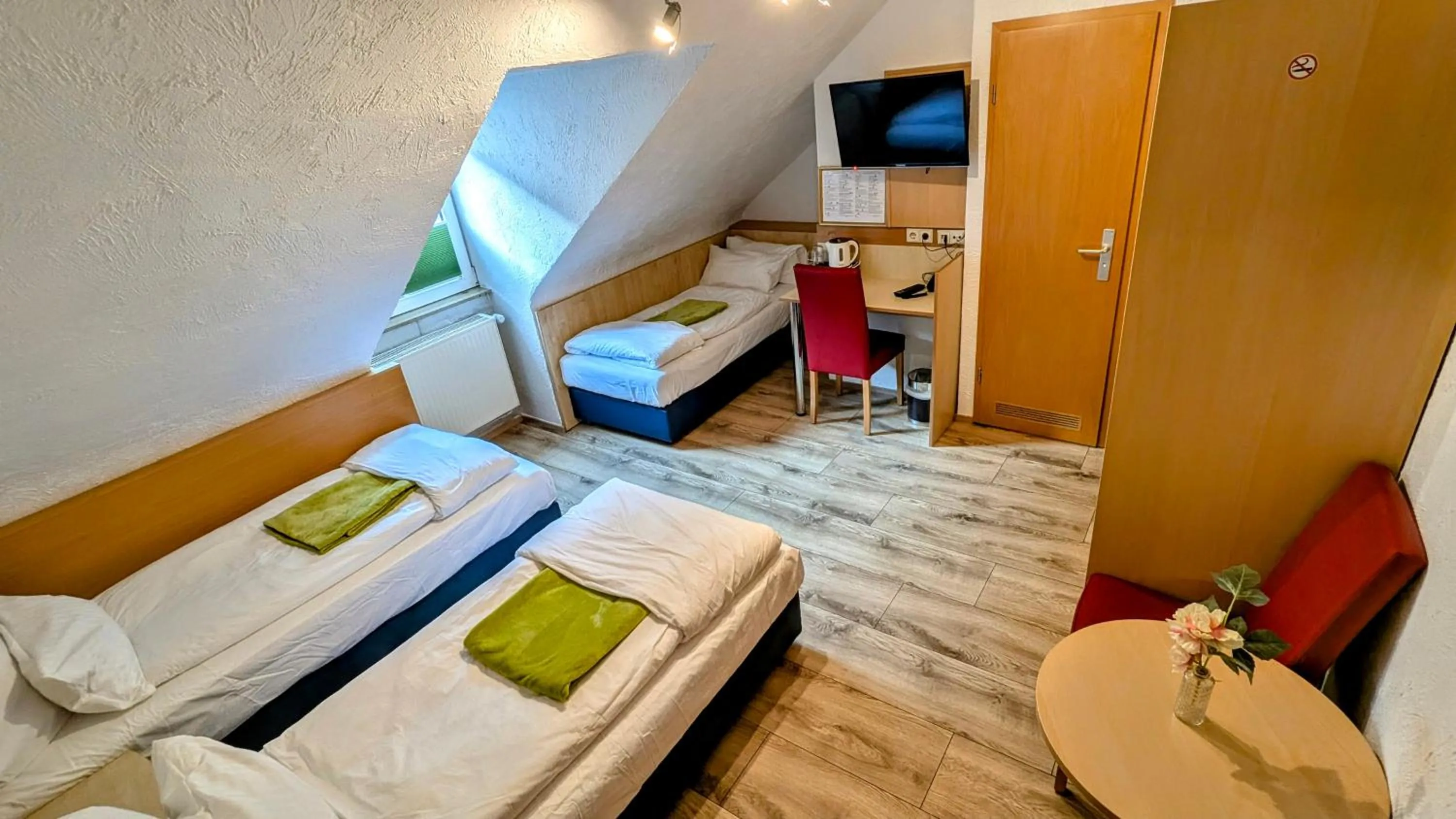 Photo of the whole room, Bed in Hotel am Rathaus