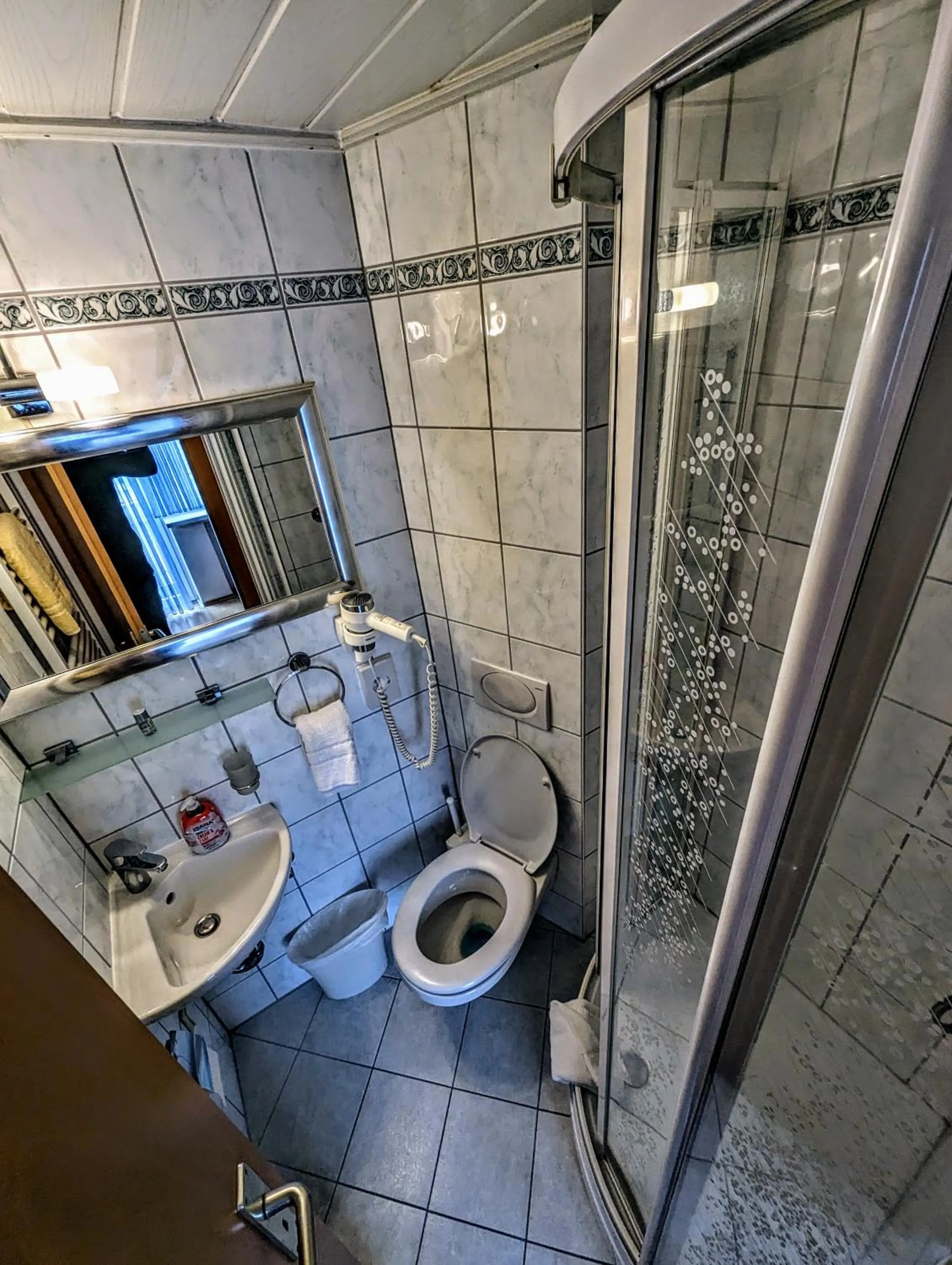 Shower in Hotel am Rathaus