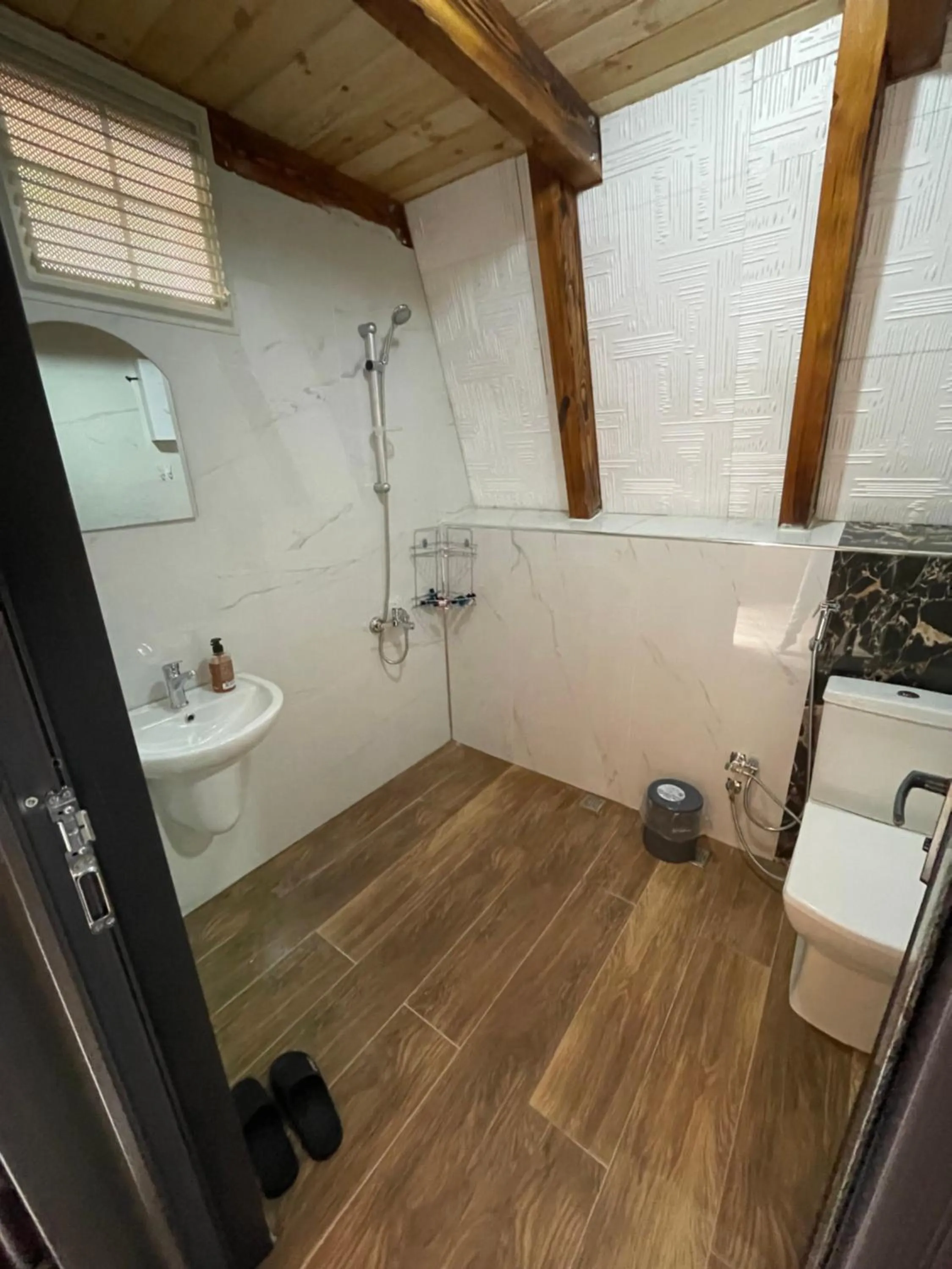 Shower in Hayde Bungalow