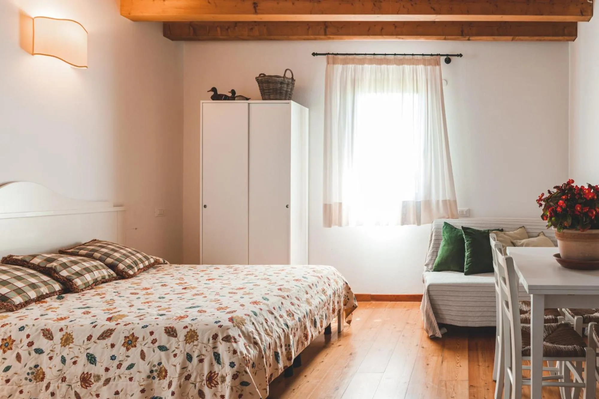 Photo of the whole room, Bed in Residenze Di La' Dal Fiume