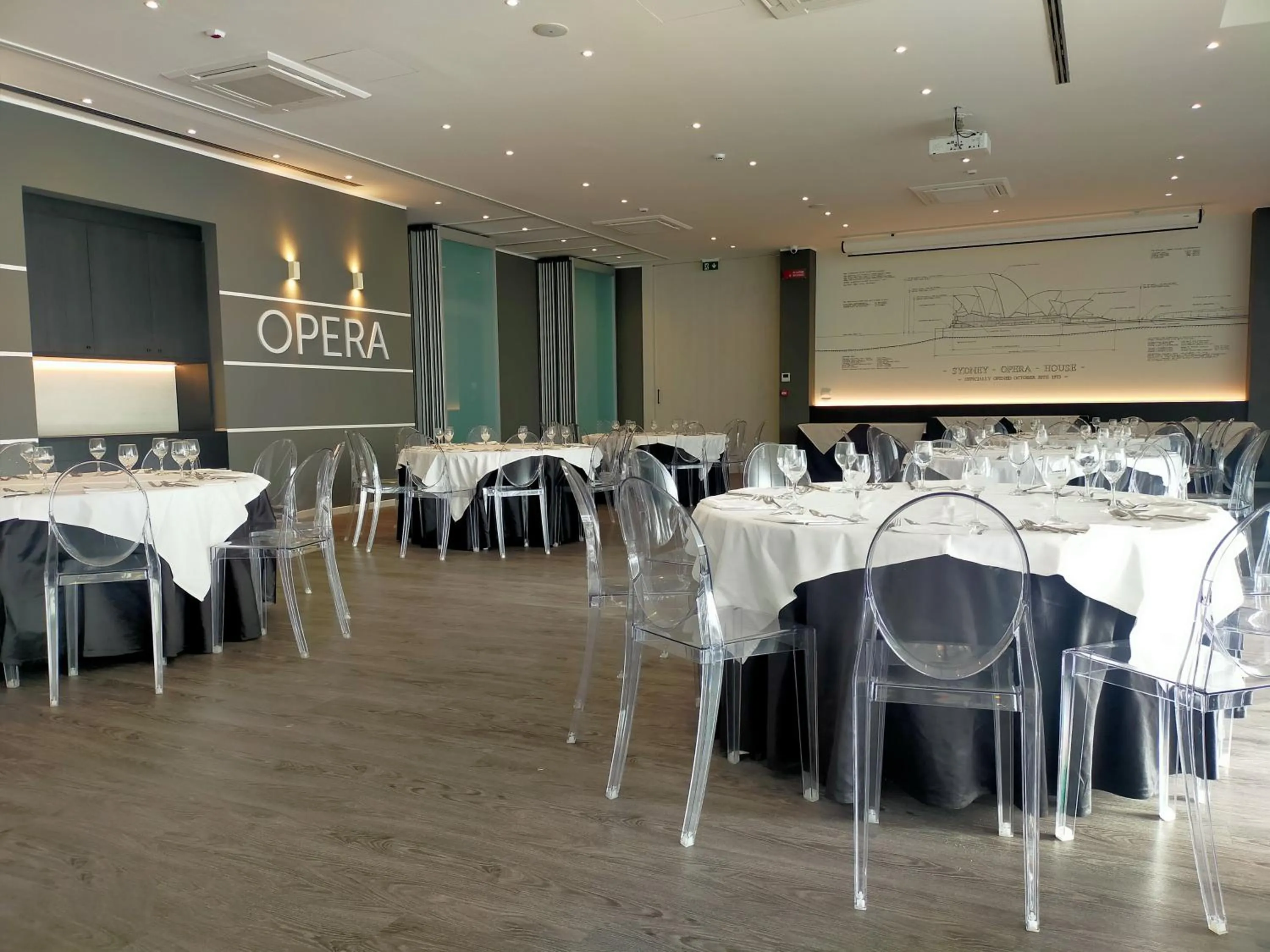 Restaurant/places to eat in The Sydney Hotel