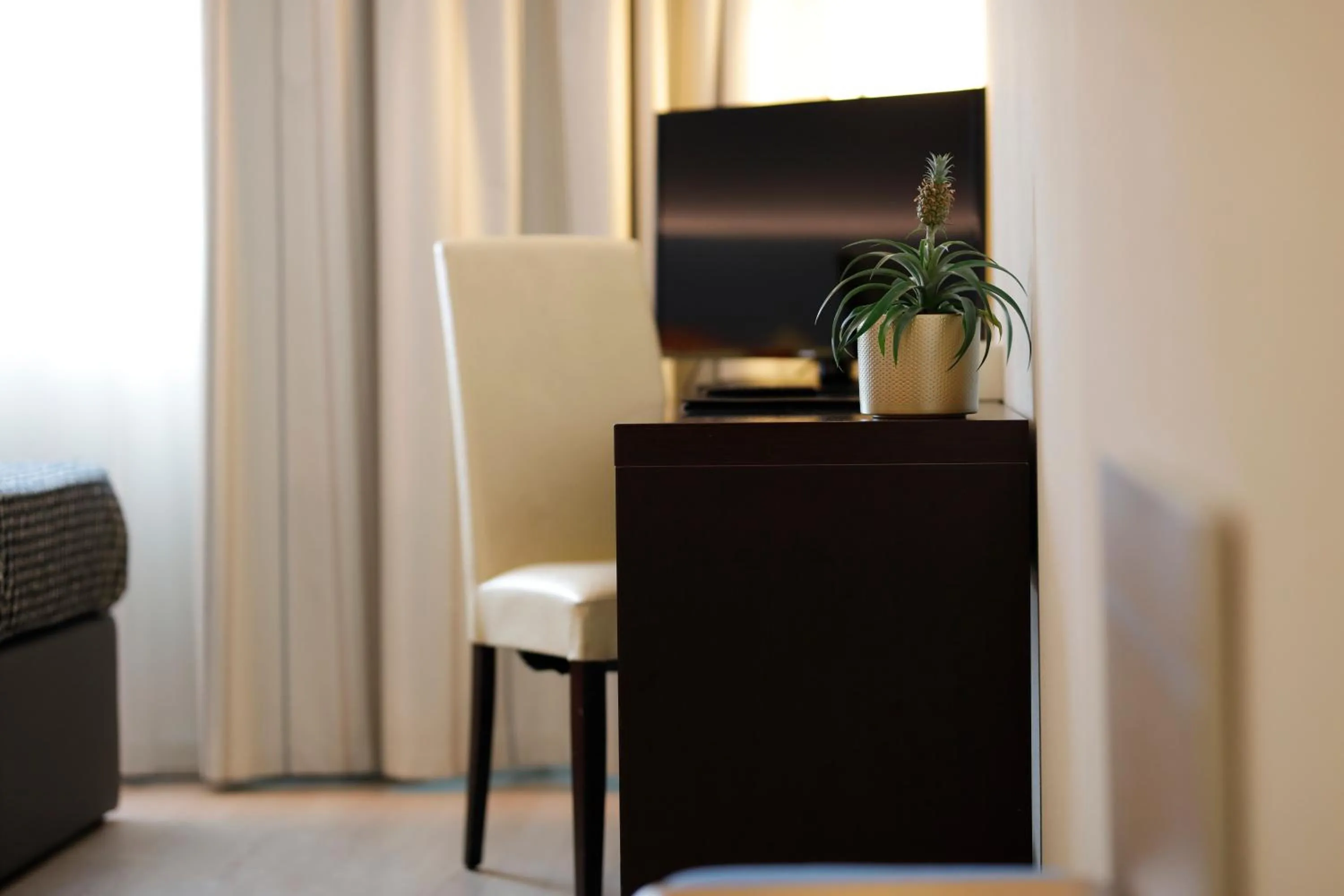 Bedroom in The Sydney Hotel