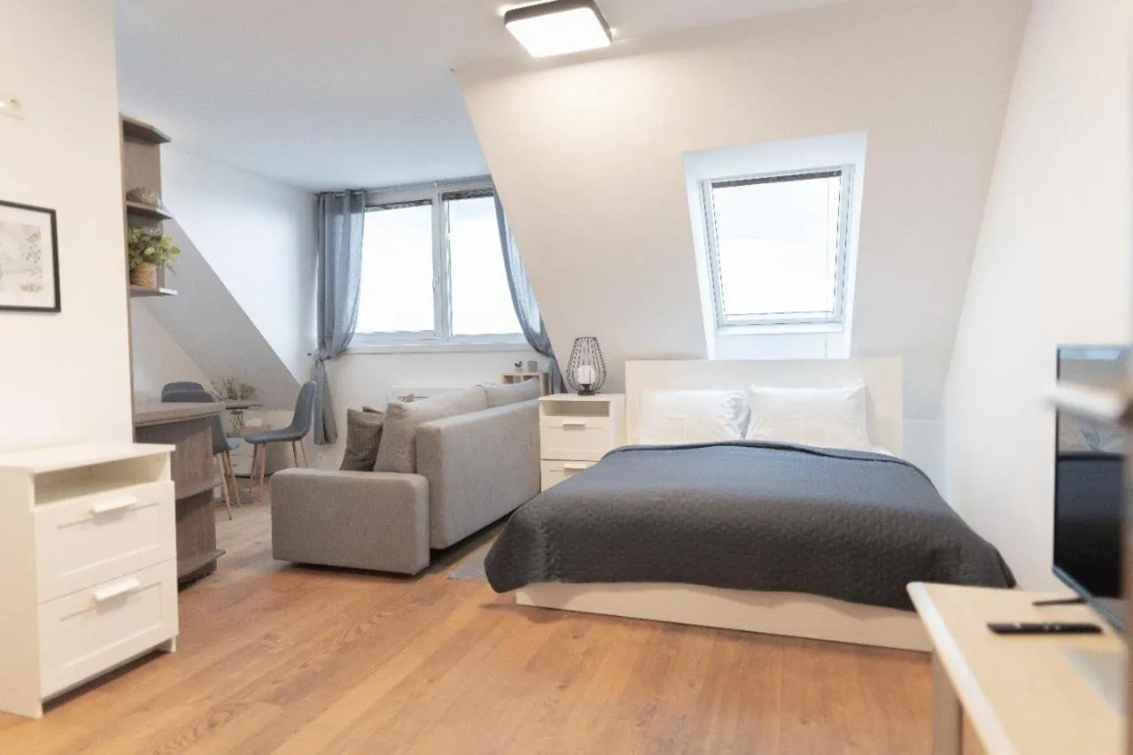 Bedroom, Bed in Hotel Triester