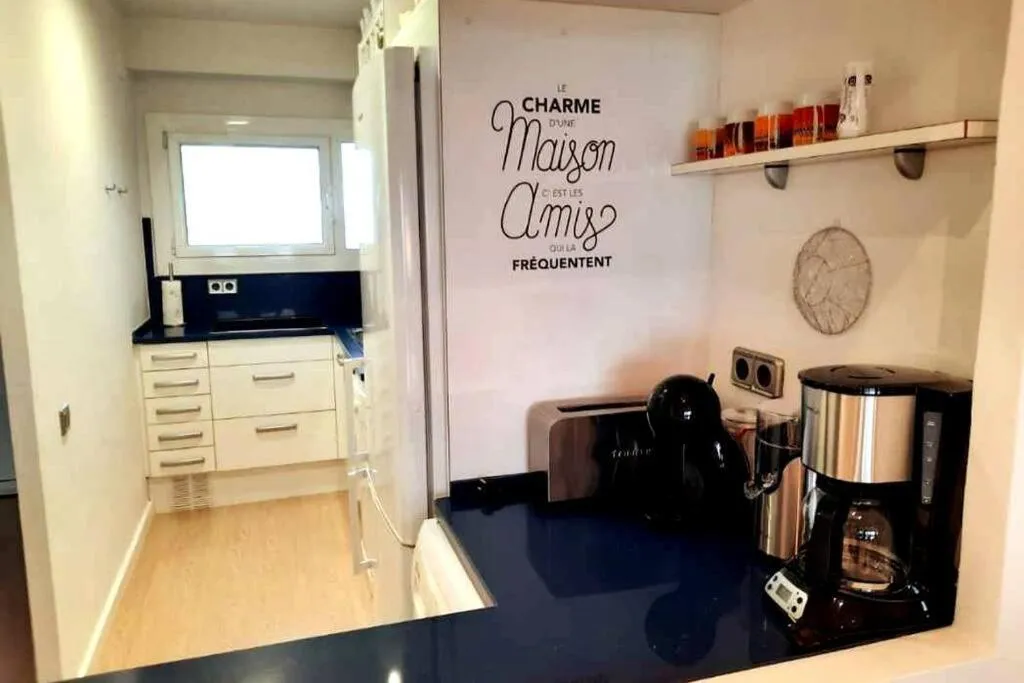 Coffee/tea facilities in La Casa De Papou I