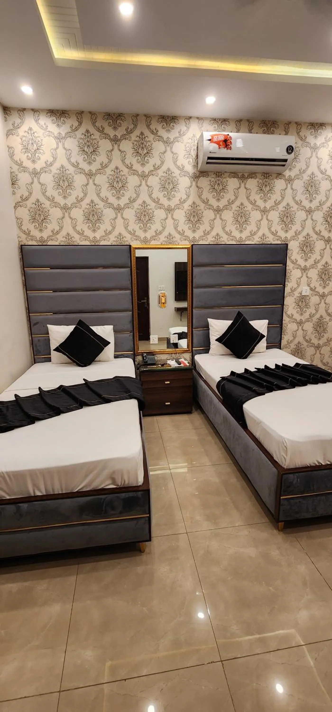 Bedroom, Bed in Red Fort Hotel Gulberg
