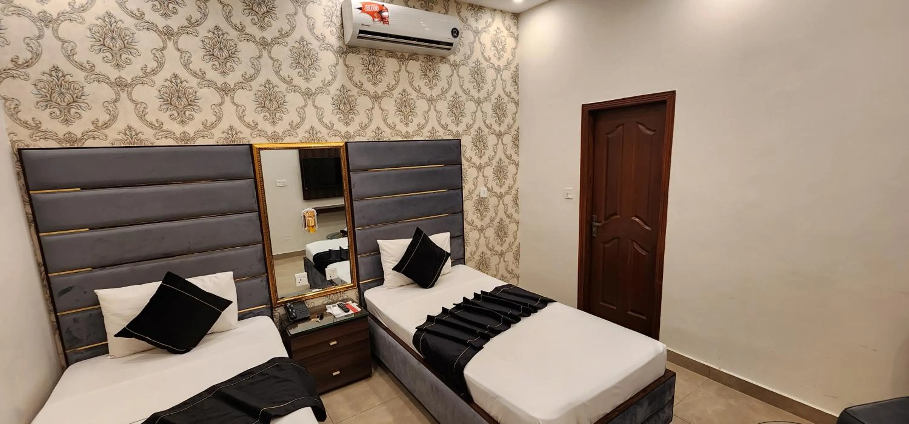 Bedroom, Bed in Red Fort Hotel Gulberg