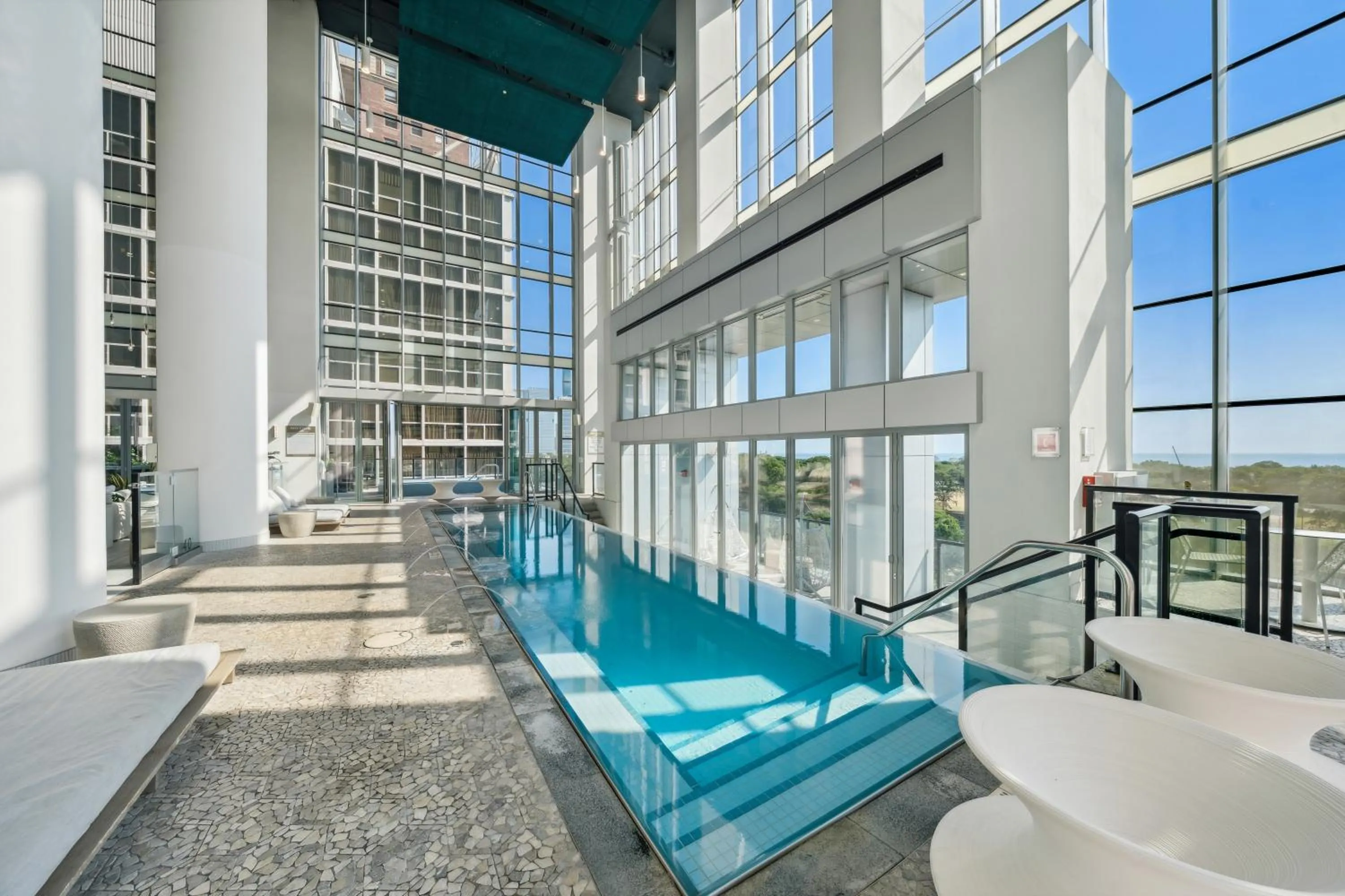 Swimming pool in Sentral Michigan Avenue