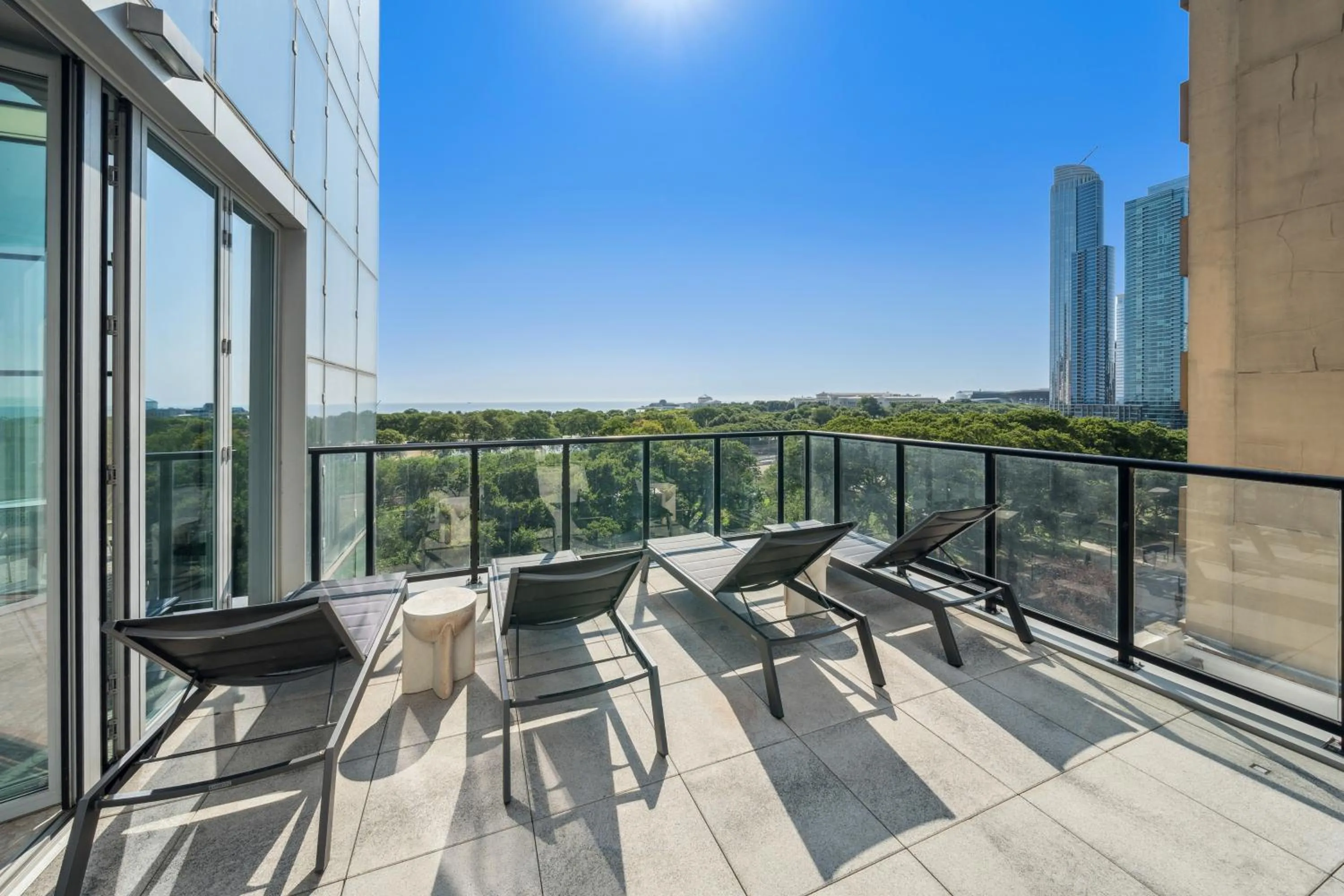 sunbed in Sentral Michigan Avenue