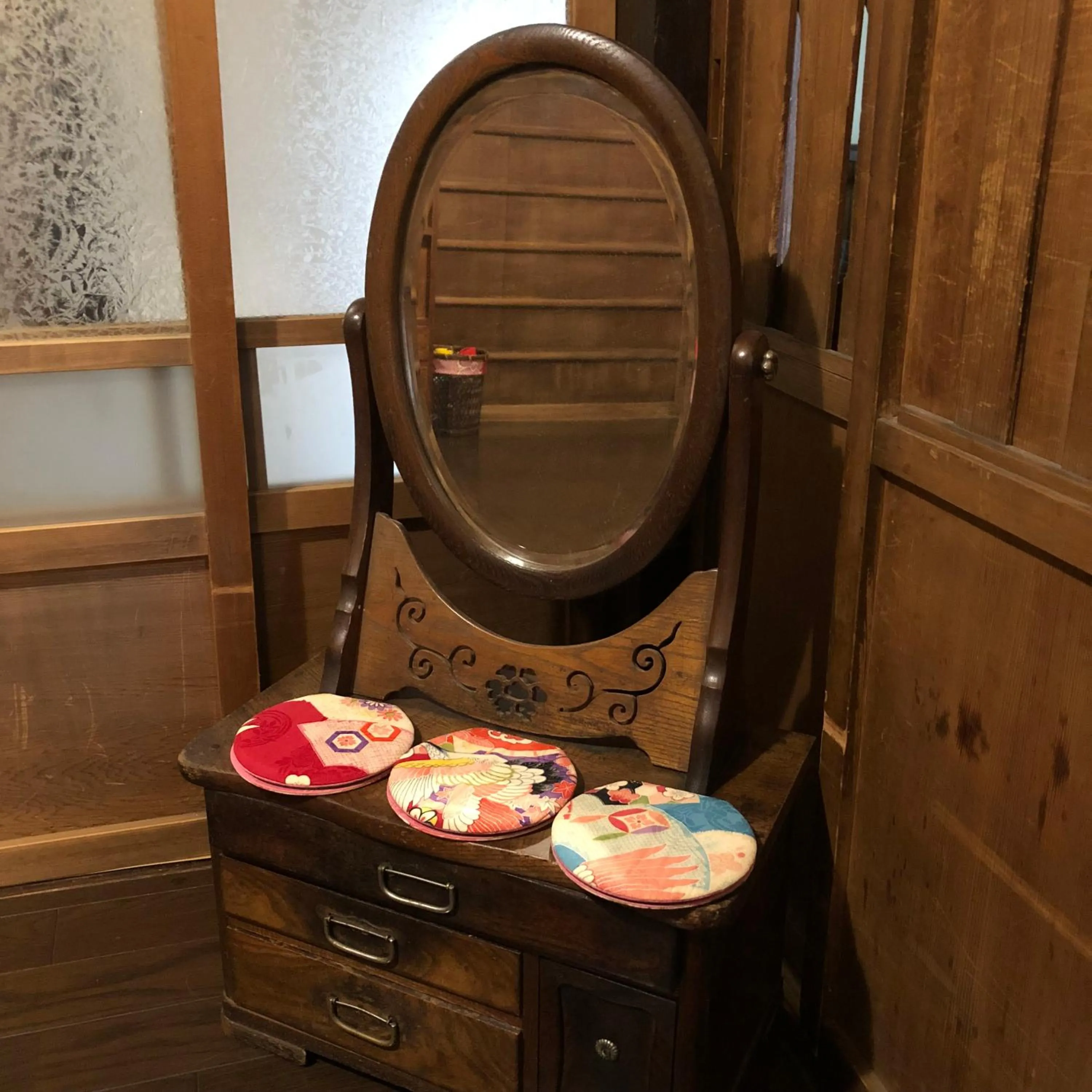 Decorative detail in naokonoza Bettei Umekoji