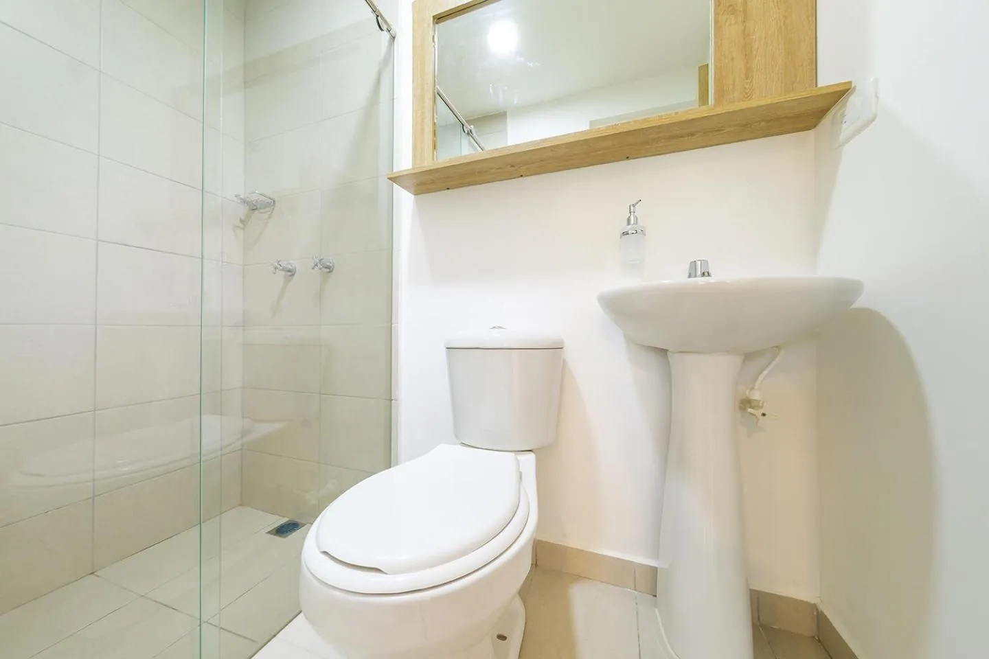 Bathroom in Hotel Medallo City