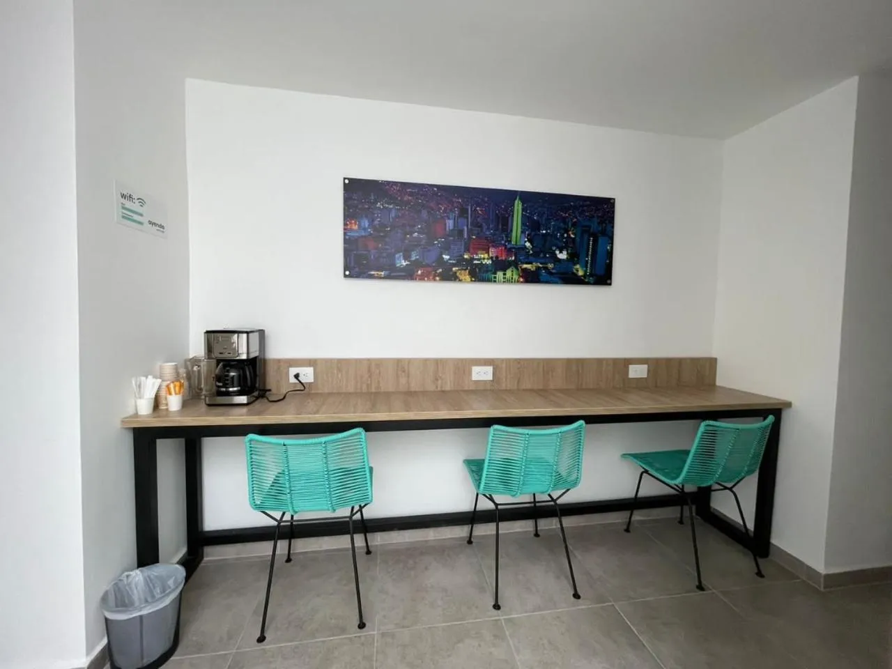 Coffee/tea facilities in Hotel Medallo City