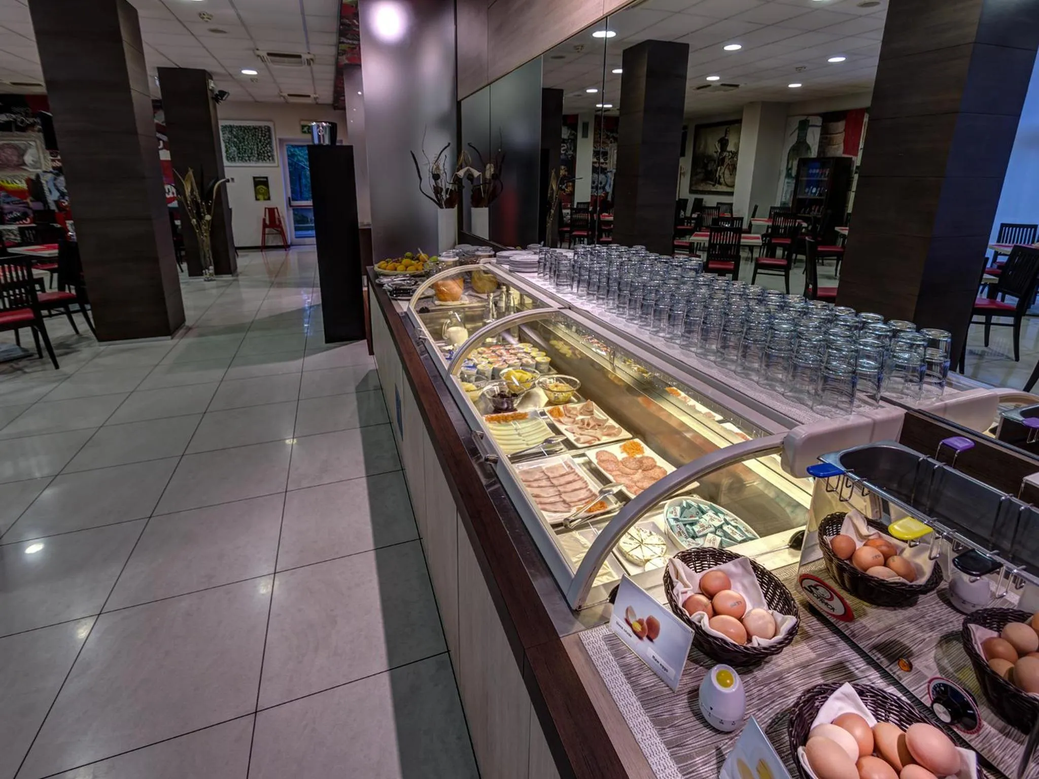 Restaurant/places to eat in Hotel Capital