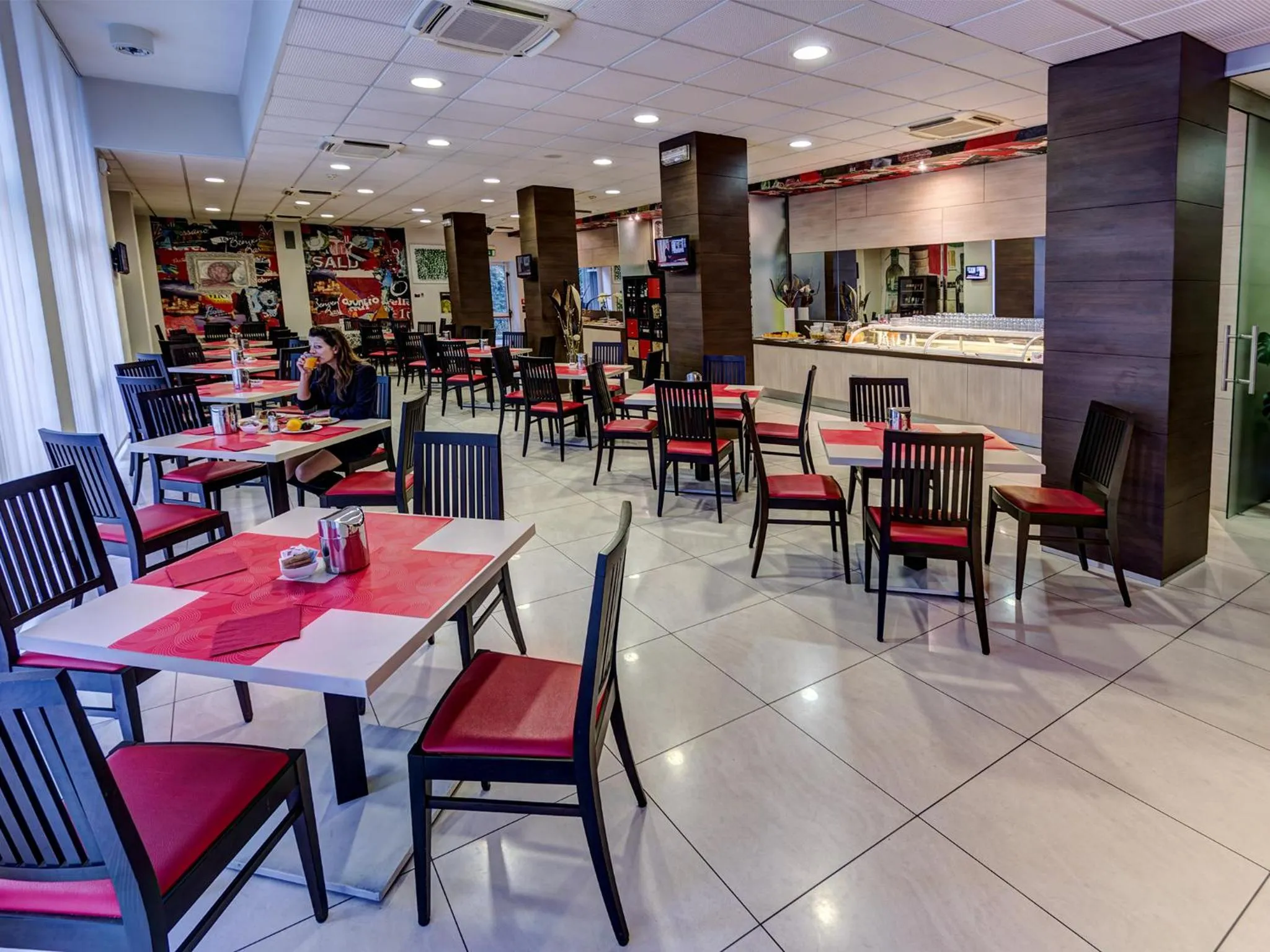 Restaurant/places to eat in Hotel Capital