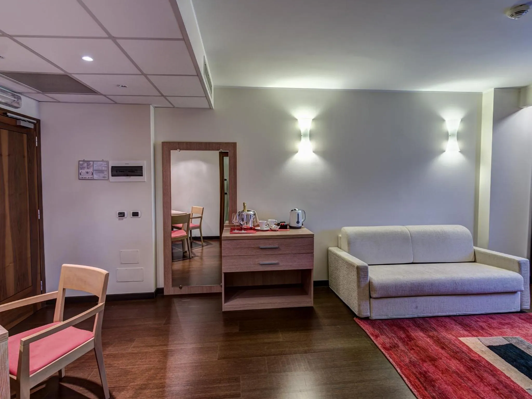 Coffee/tea facilities, Bed in Hotel Capital