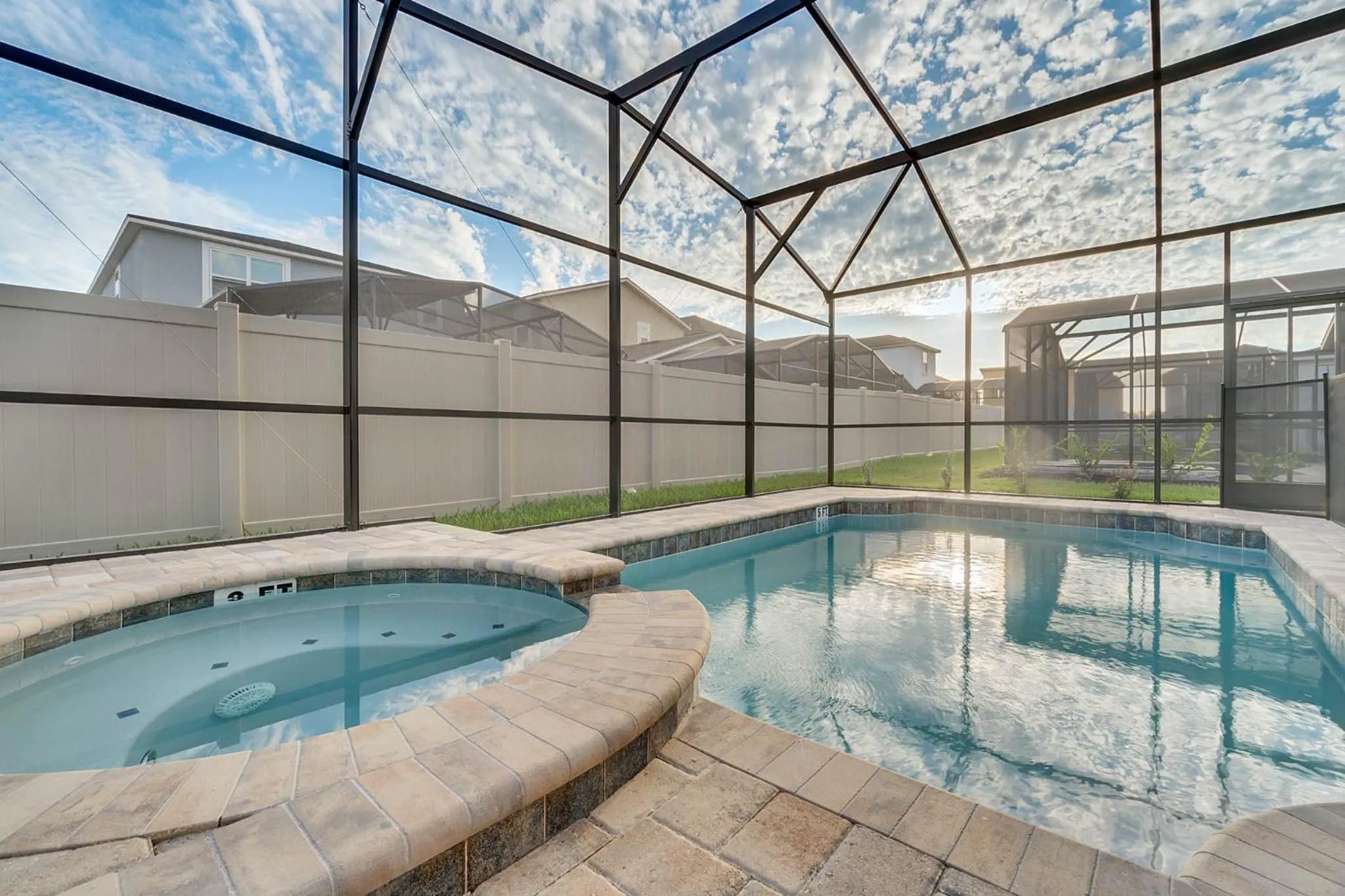 Property building in 5 Bedrooms 55 Bathrooms Solara 9026 Pc