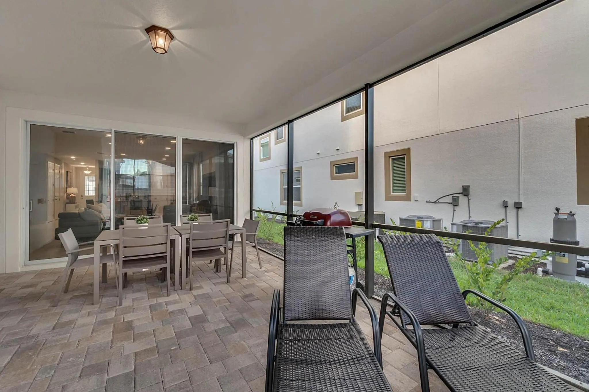 Property building in 5 Bedrooms 55 Bathrooms Solara 9026 Pc